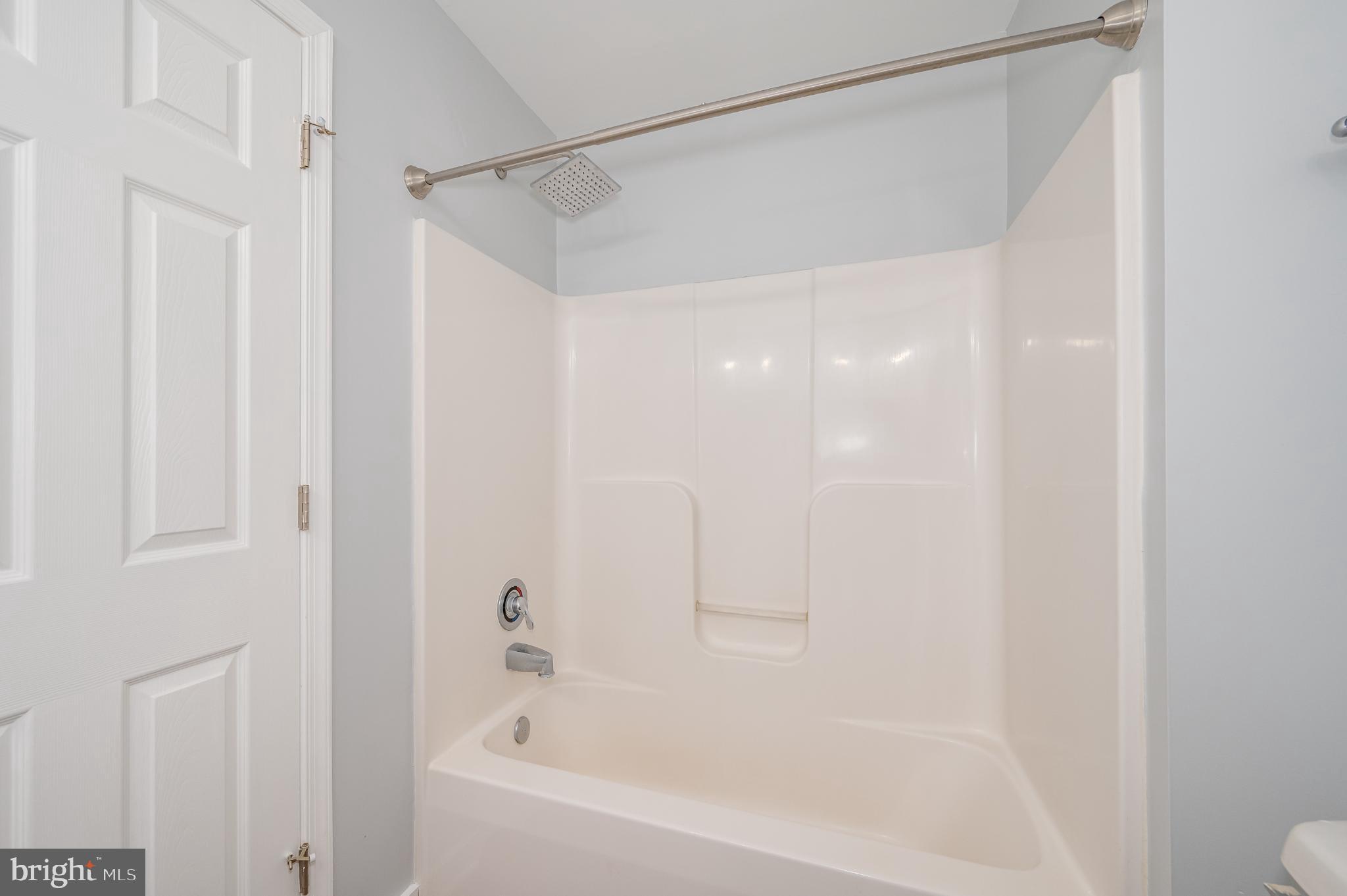 LAKELAND PLACE - Residential Lease