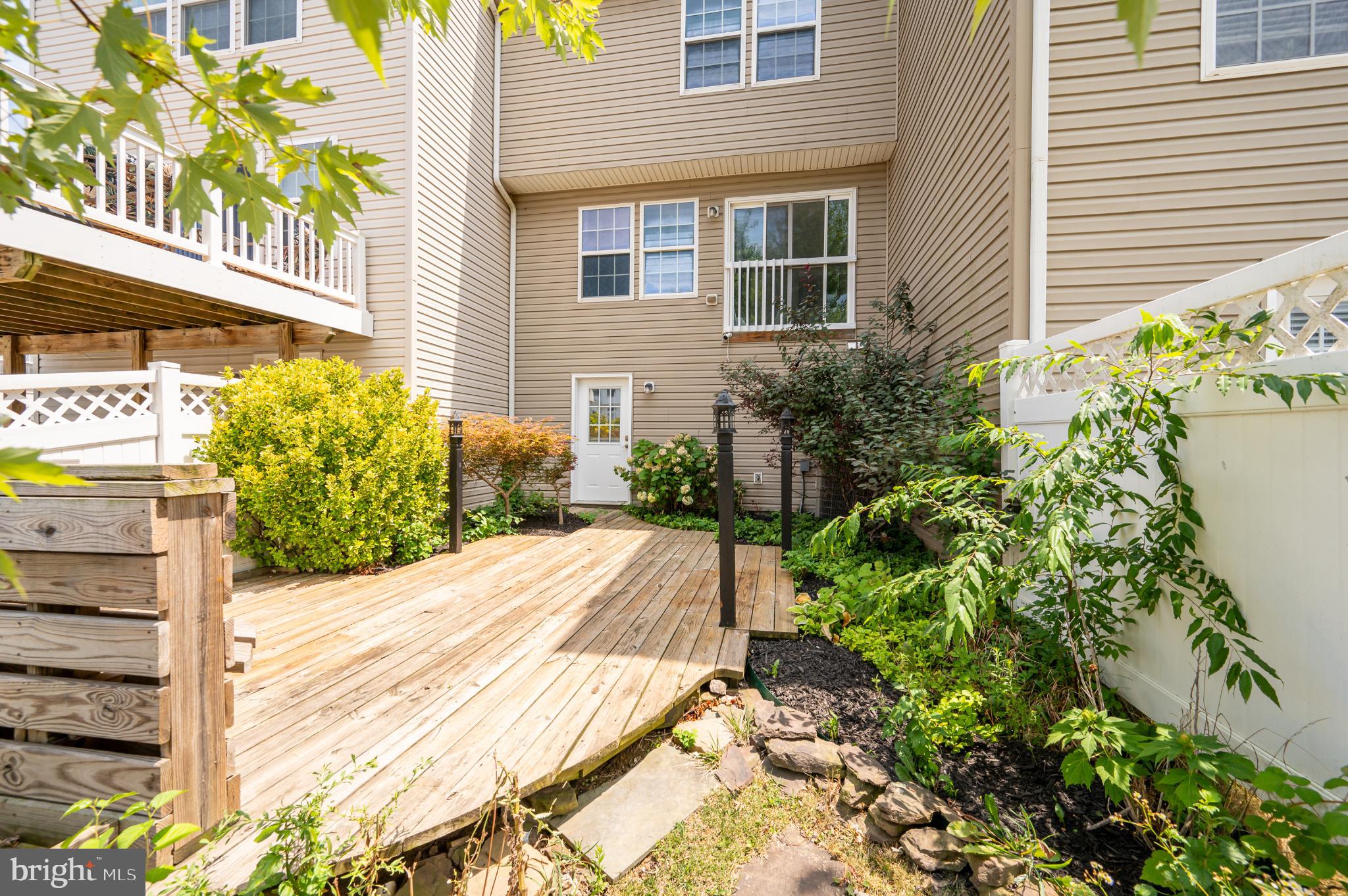 LAKELAND PLACE - Residential Lease