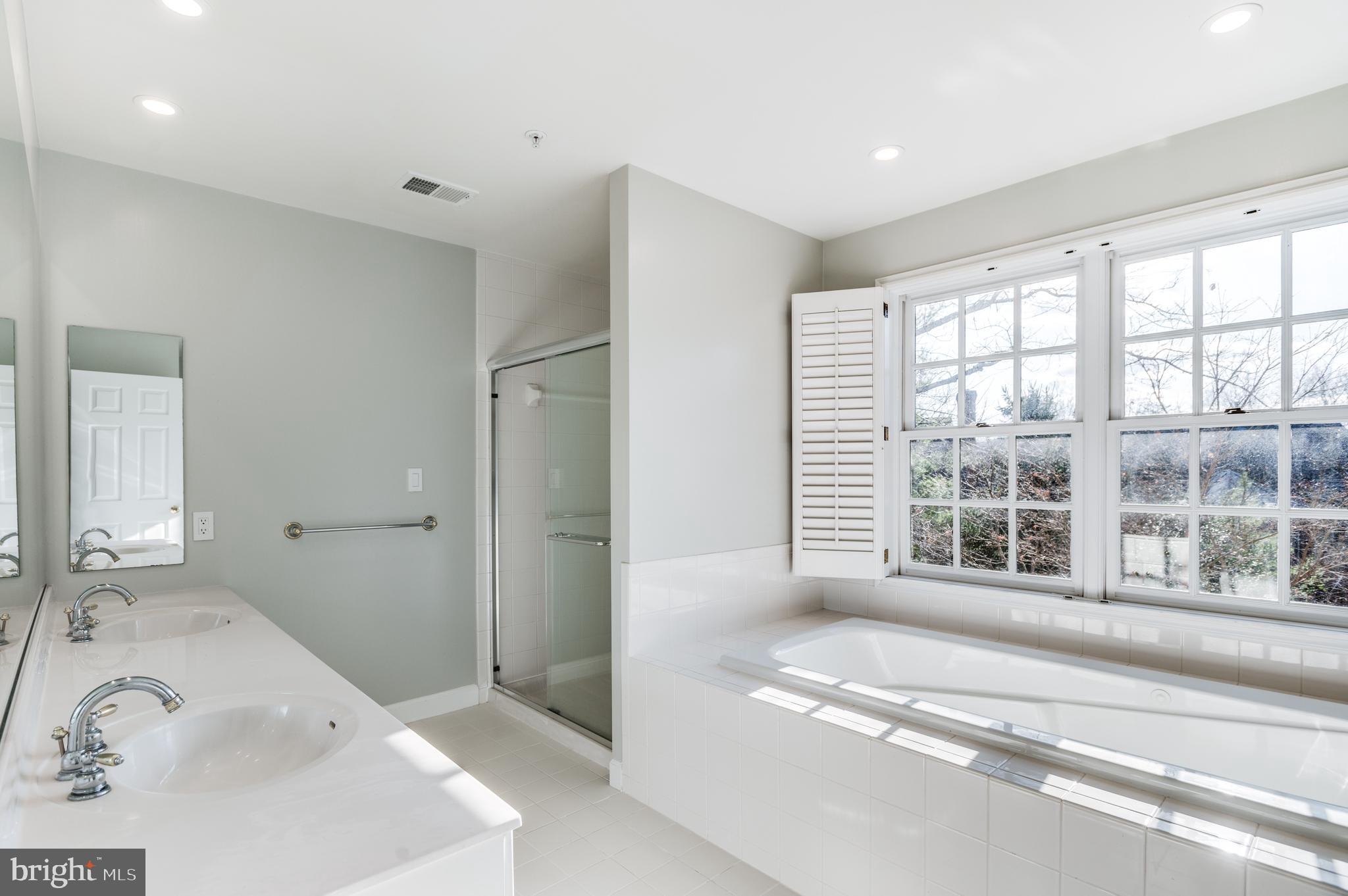 RIVER FALLS - Residential Lease