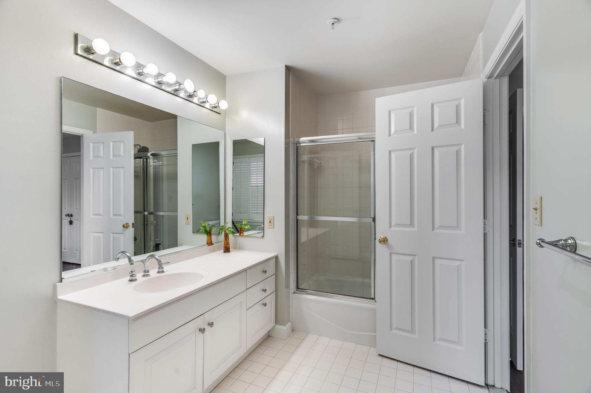 RIVER FALLS - Residential Lease