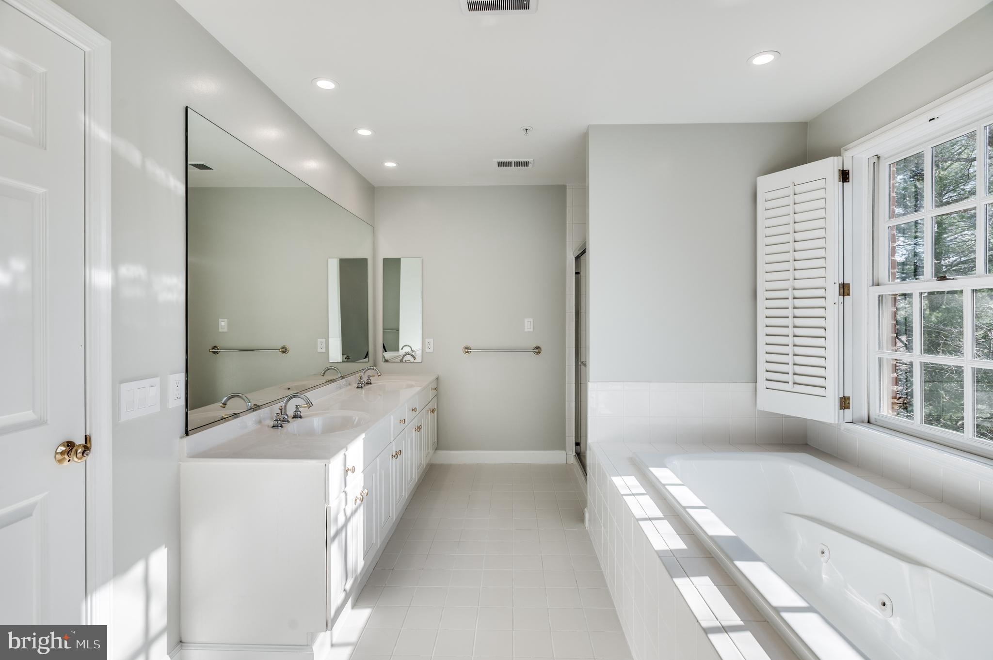 RIVER FALLS - Residential Lease