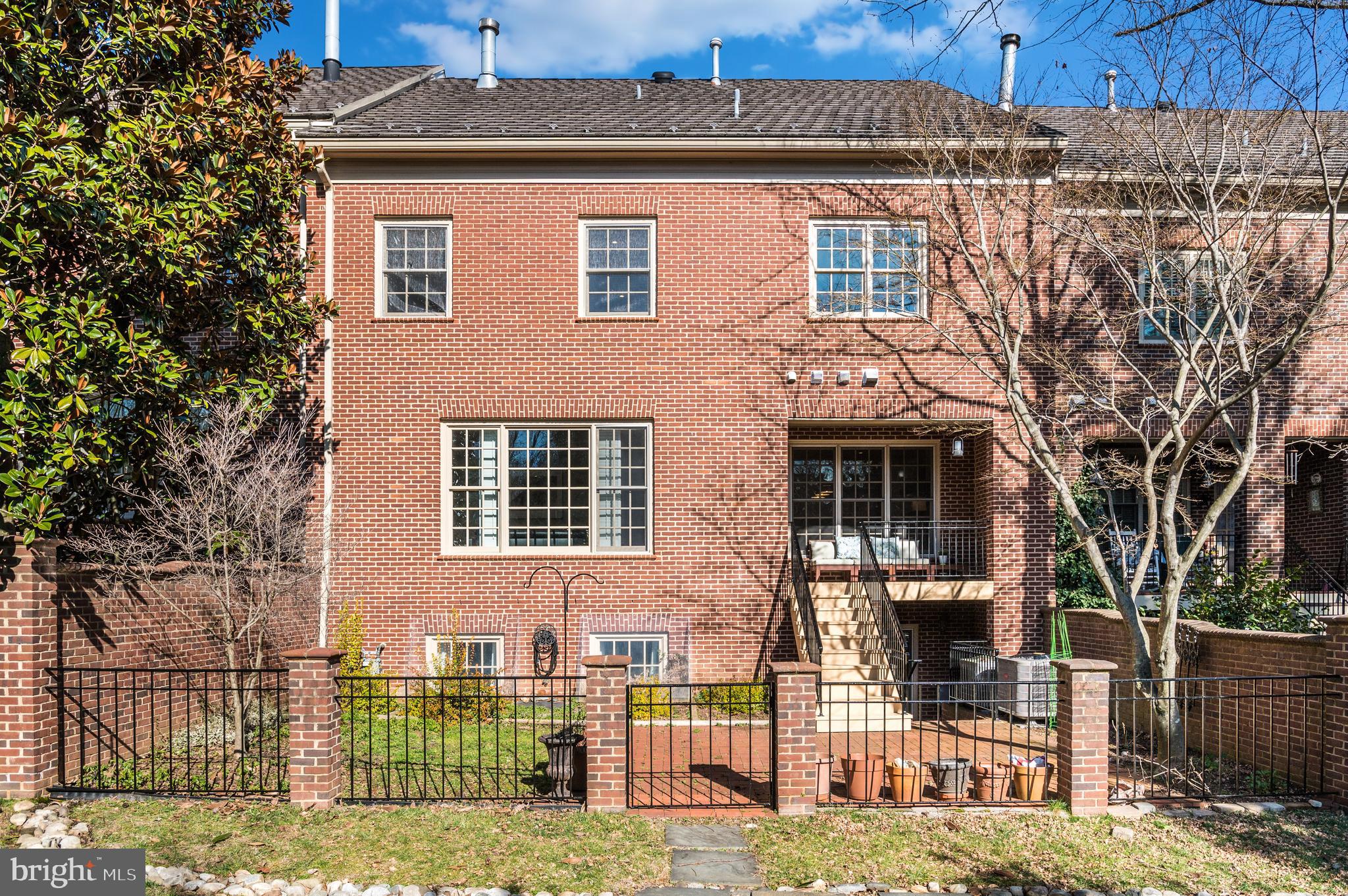 RIVER FALLS - Residential Lease