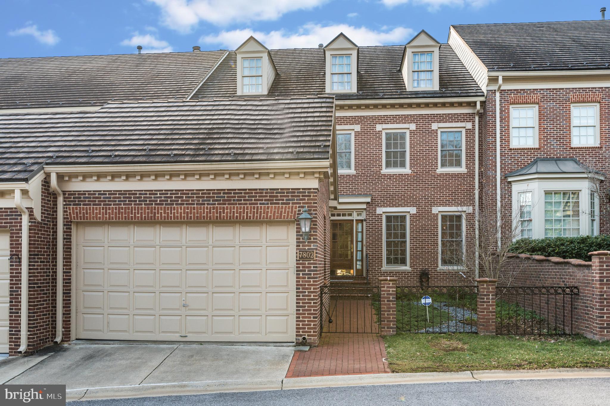 RIVER FALLS - Residential Lease