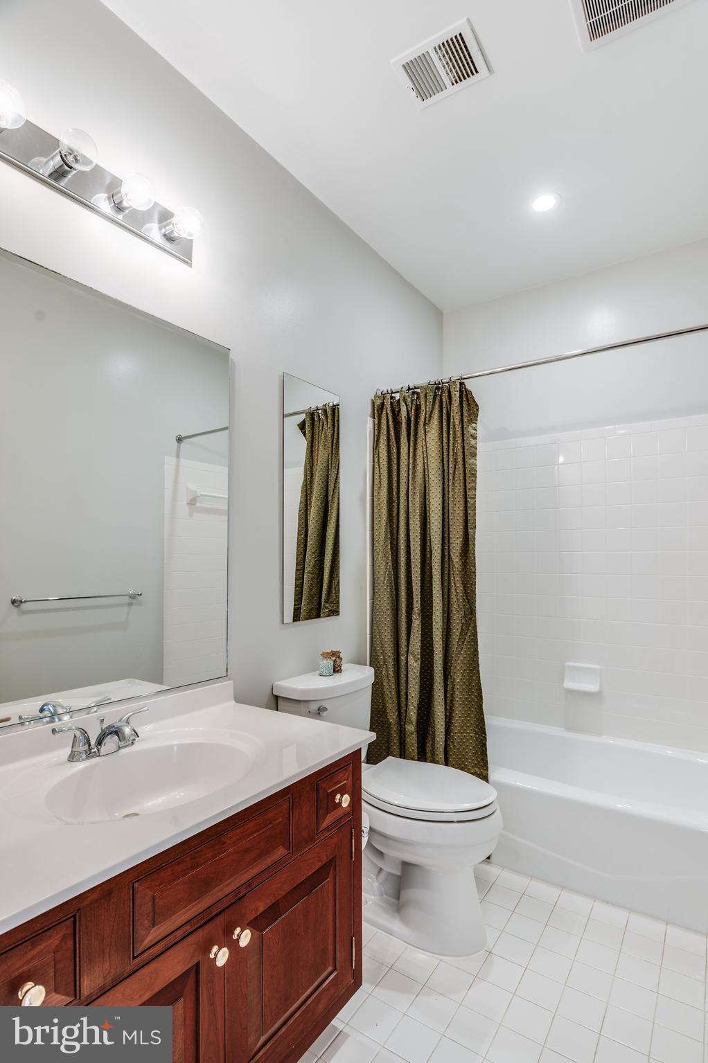 RIVER FALLS - Residential Lease