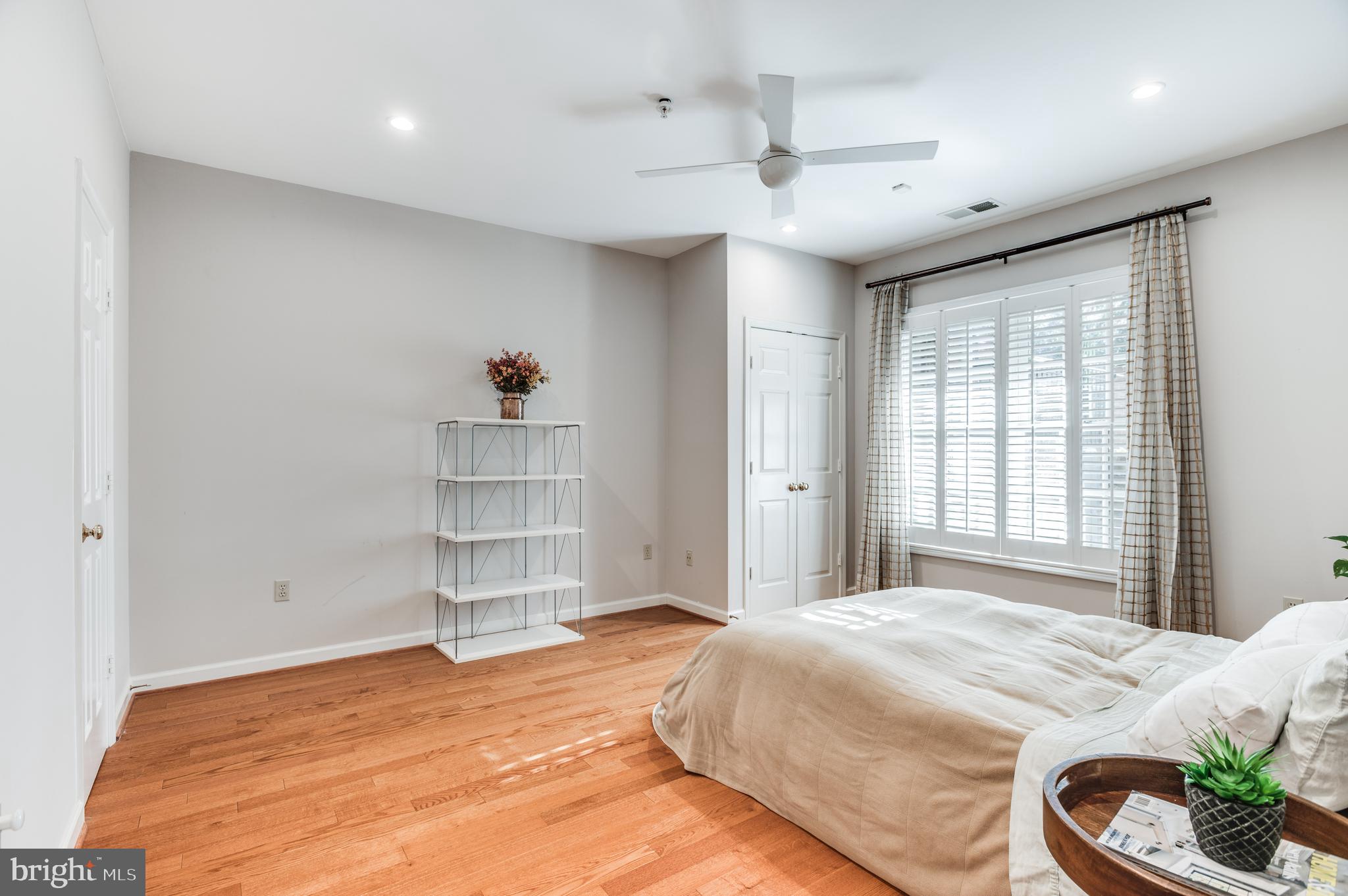 RIVER FALLS - Residential Lease