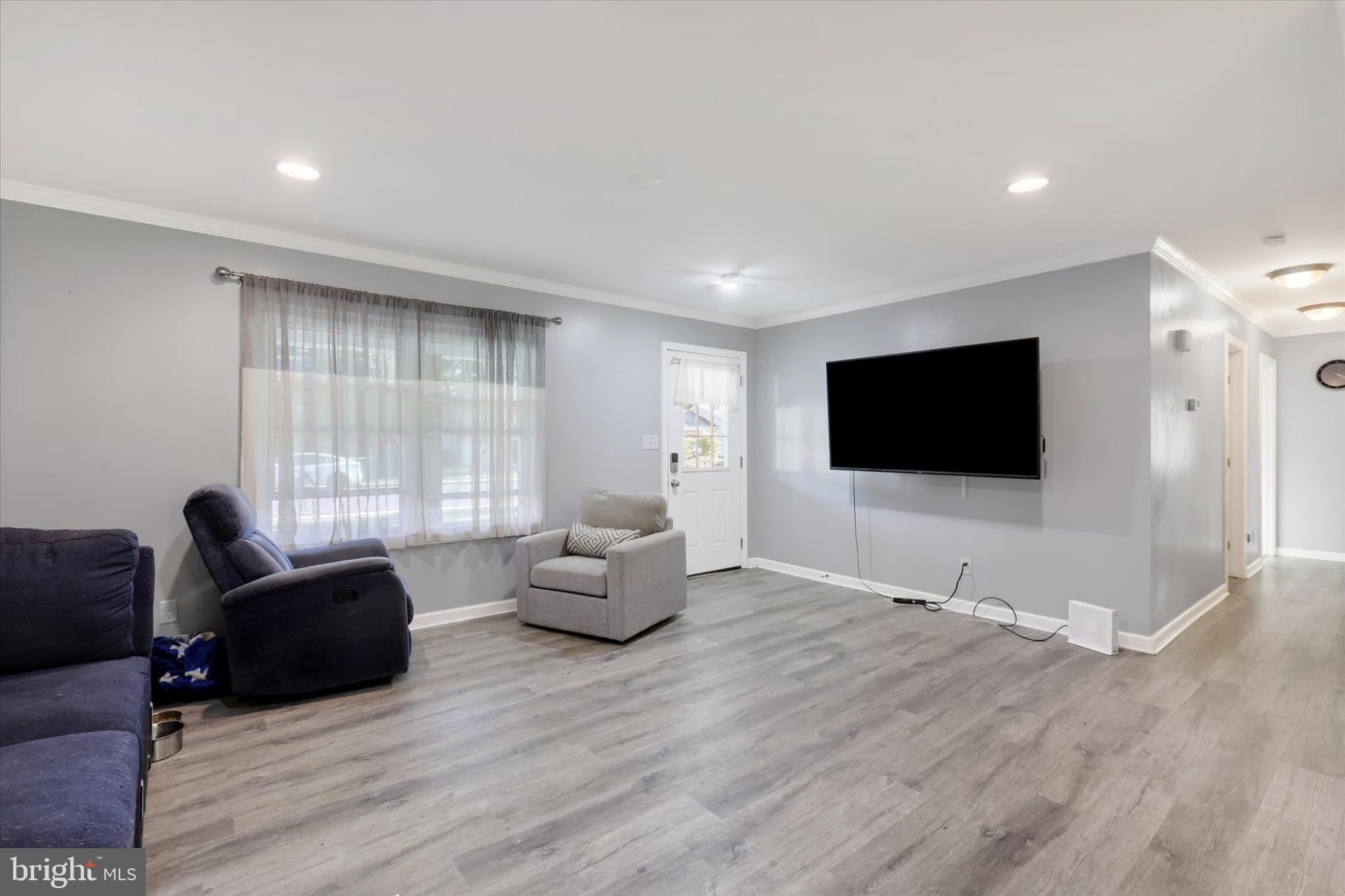 71 EDGELEA DRIVE