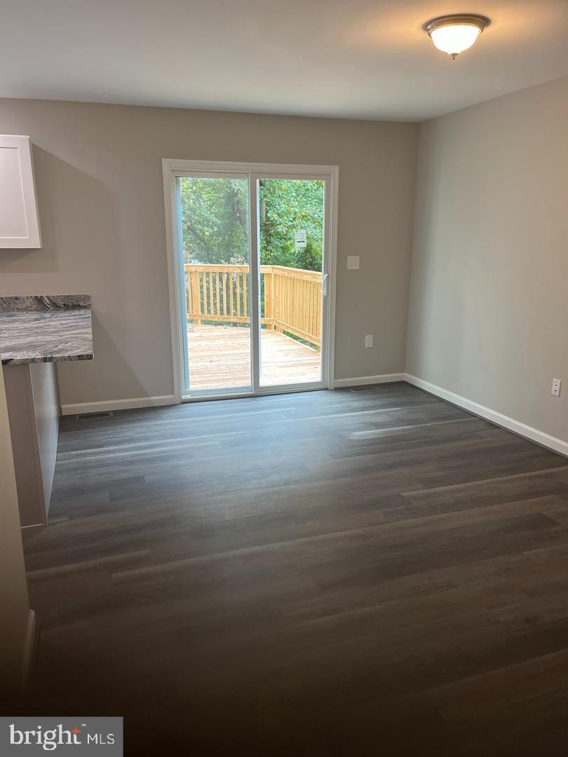 DUMONT OAKS - Residential Lease