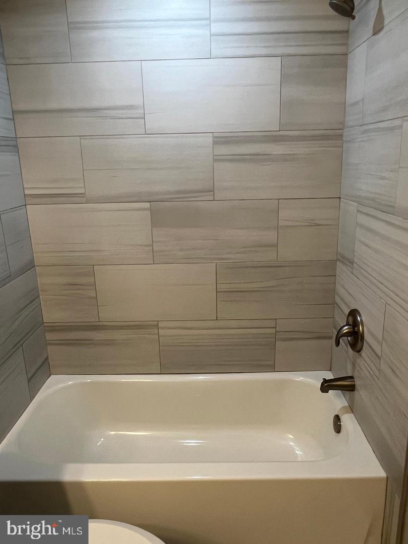 DUMONT OAKS - Residential Lease