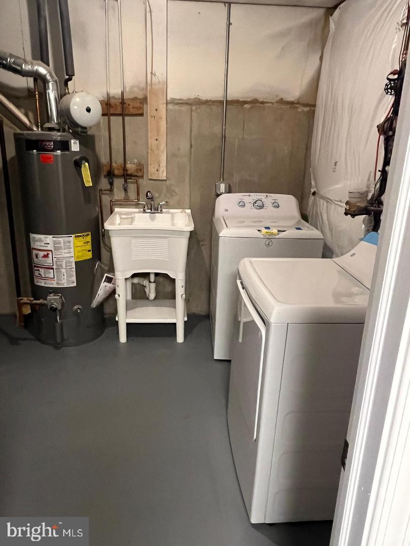 DUMONT OAKS - Residential Lease