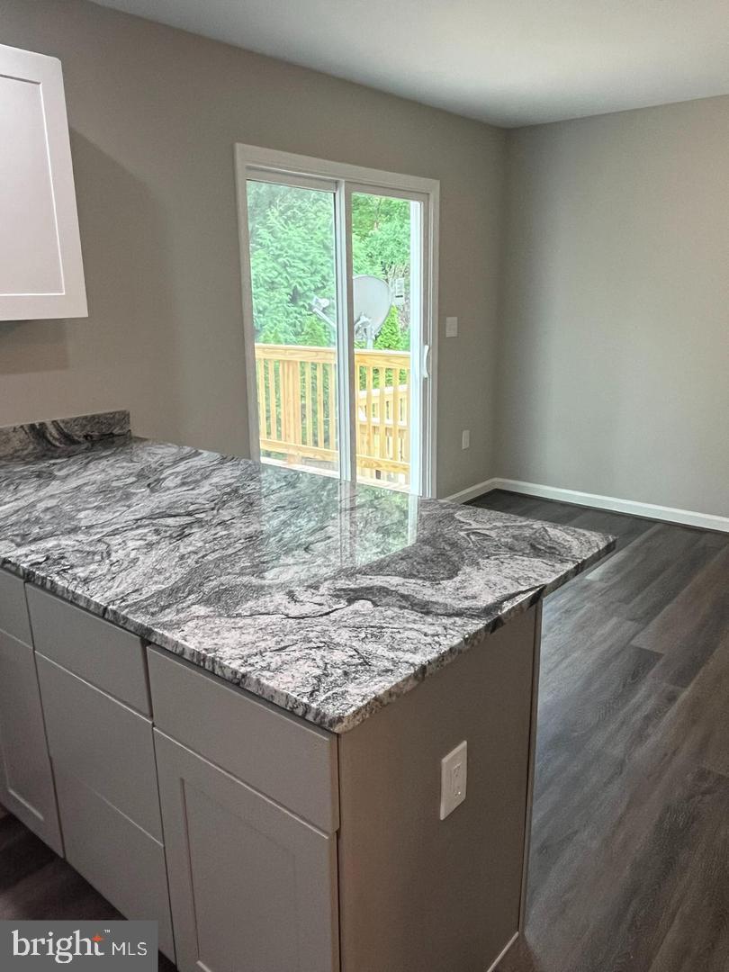 DUMONT OAKS - Residential Lease