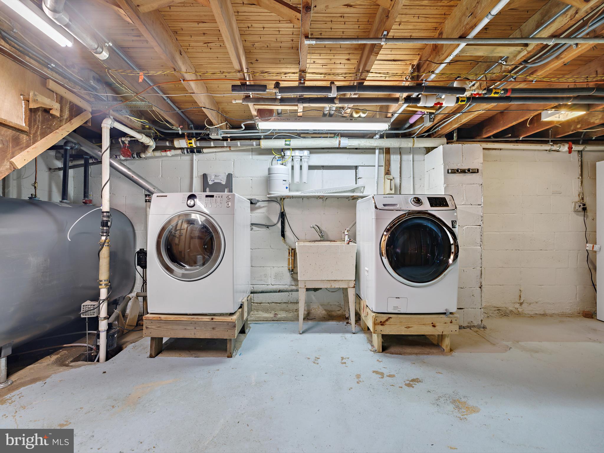 HUNTERS HARBOR - Residential