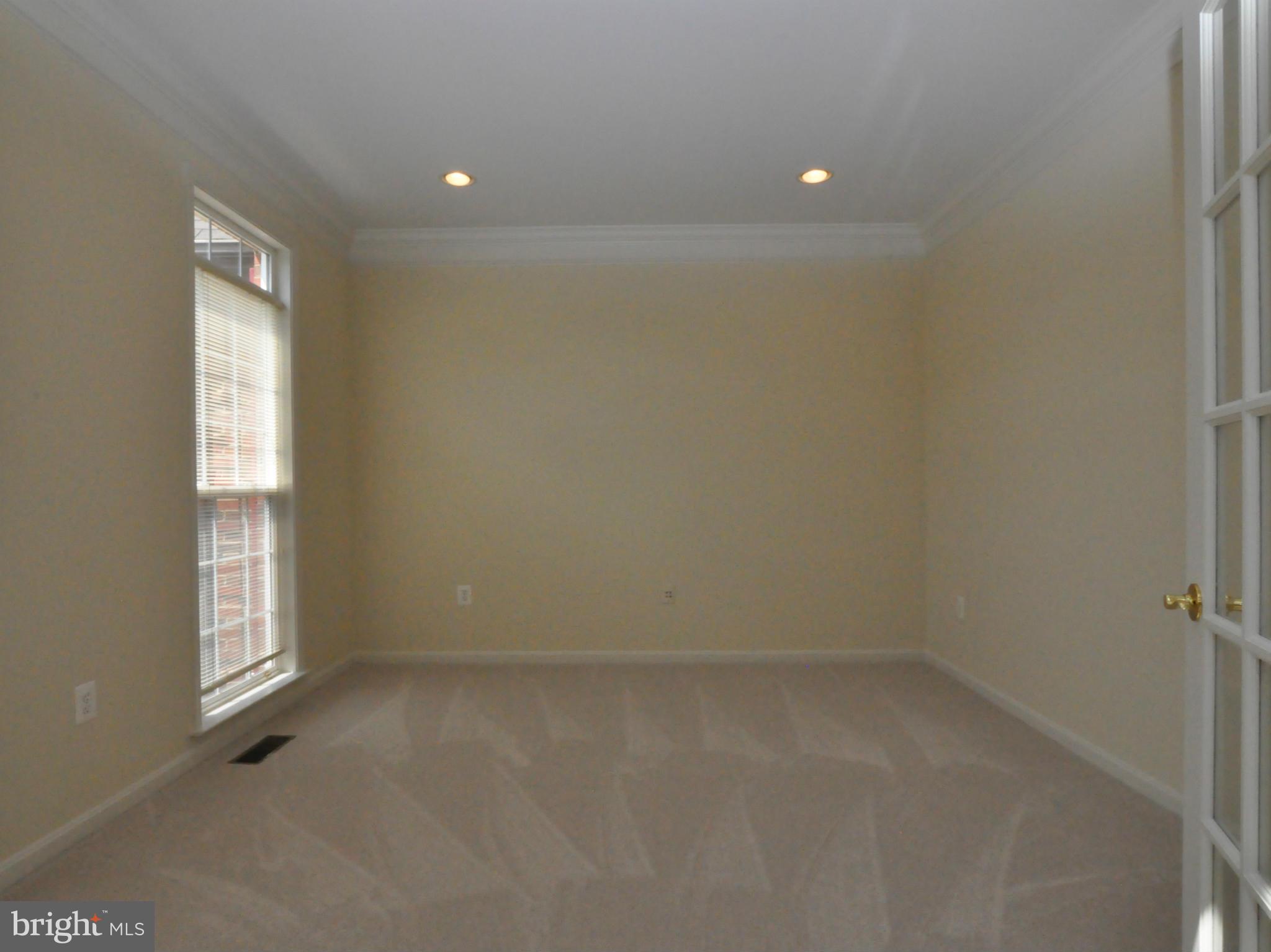 BROAD RUN OAKS - Residential