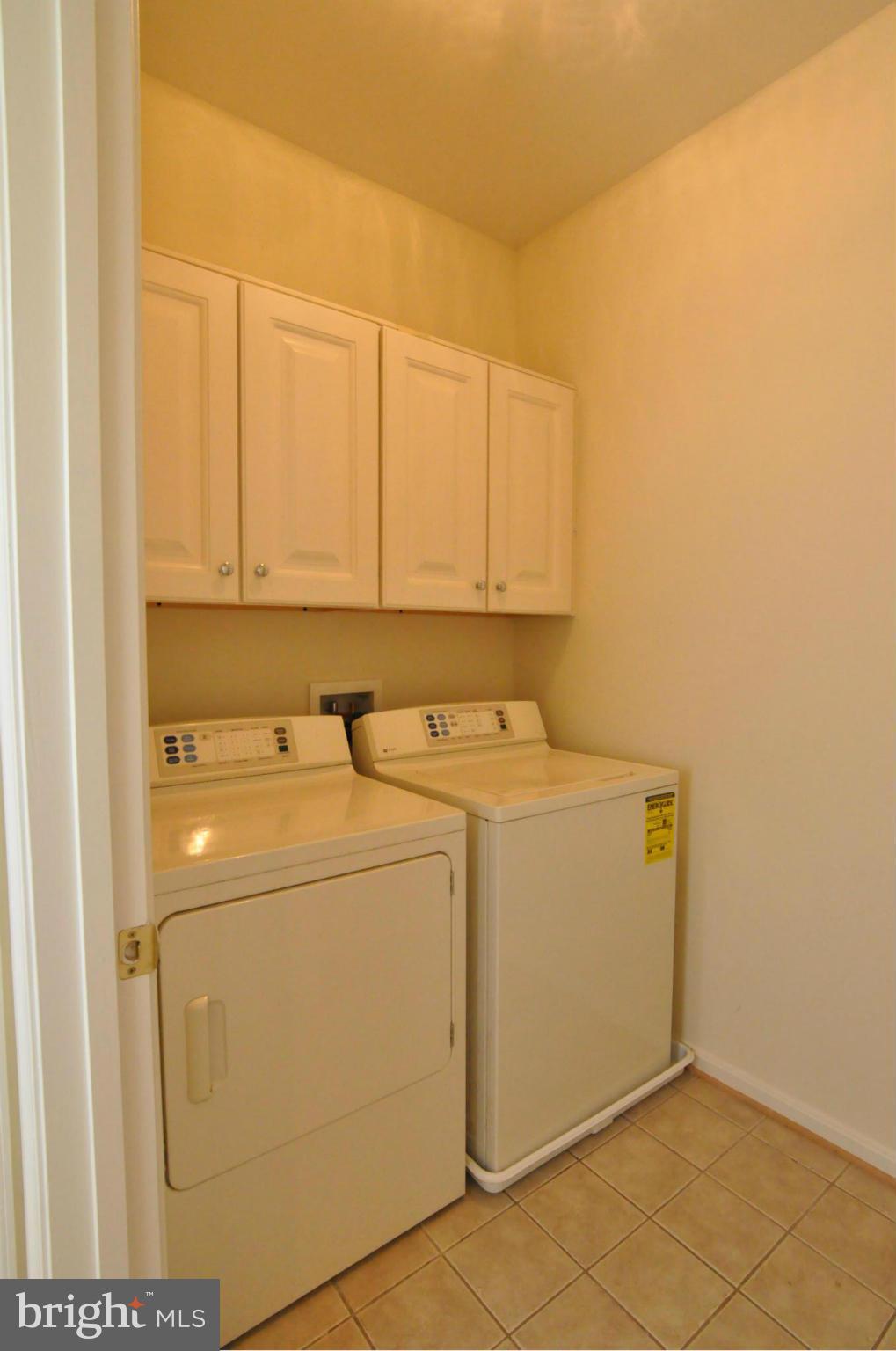 BROAD RUN OAKS - Residential