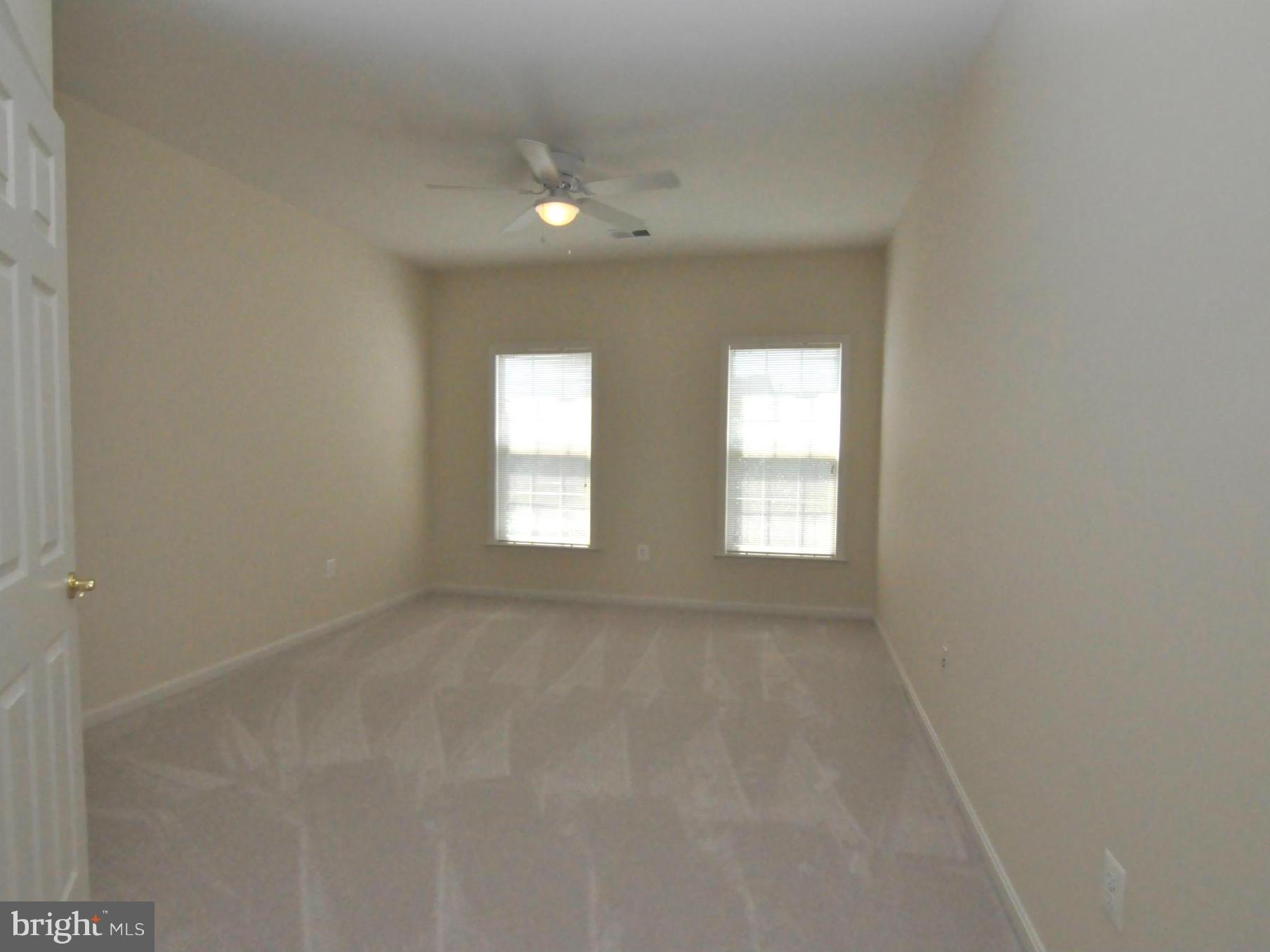 BROAD RUN OAKS - Residential