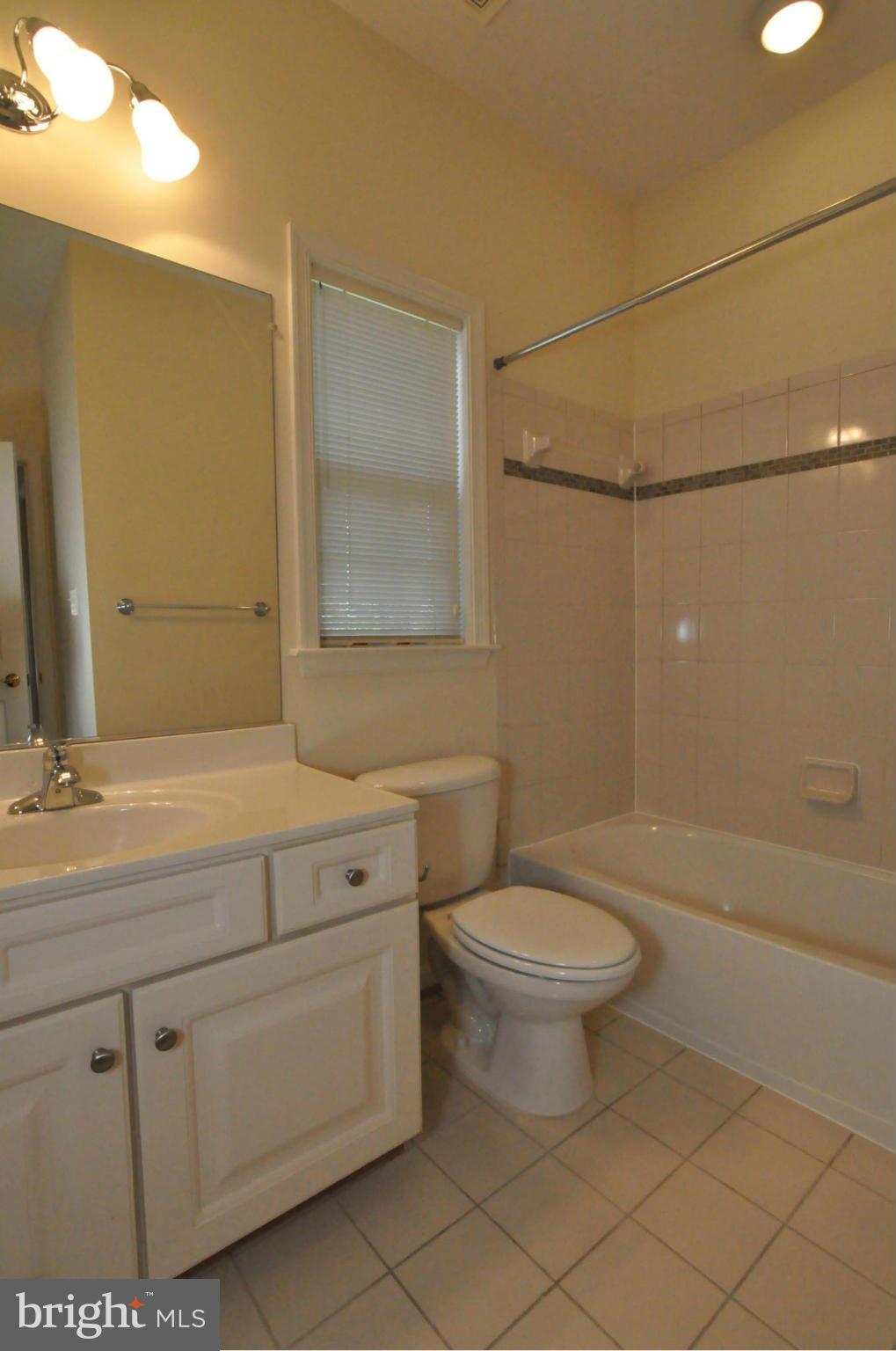 BROAD RUN OAKS - Residential