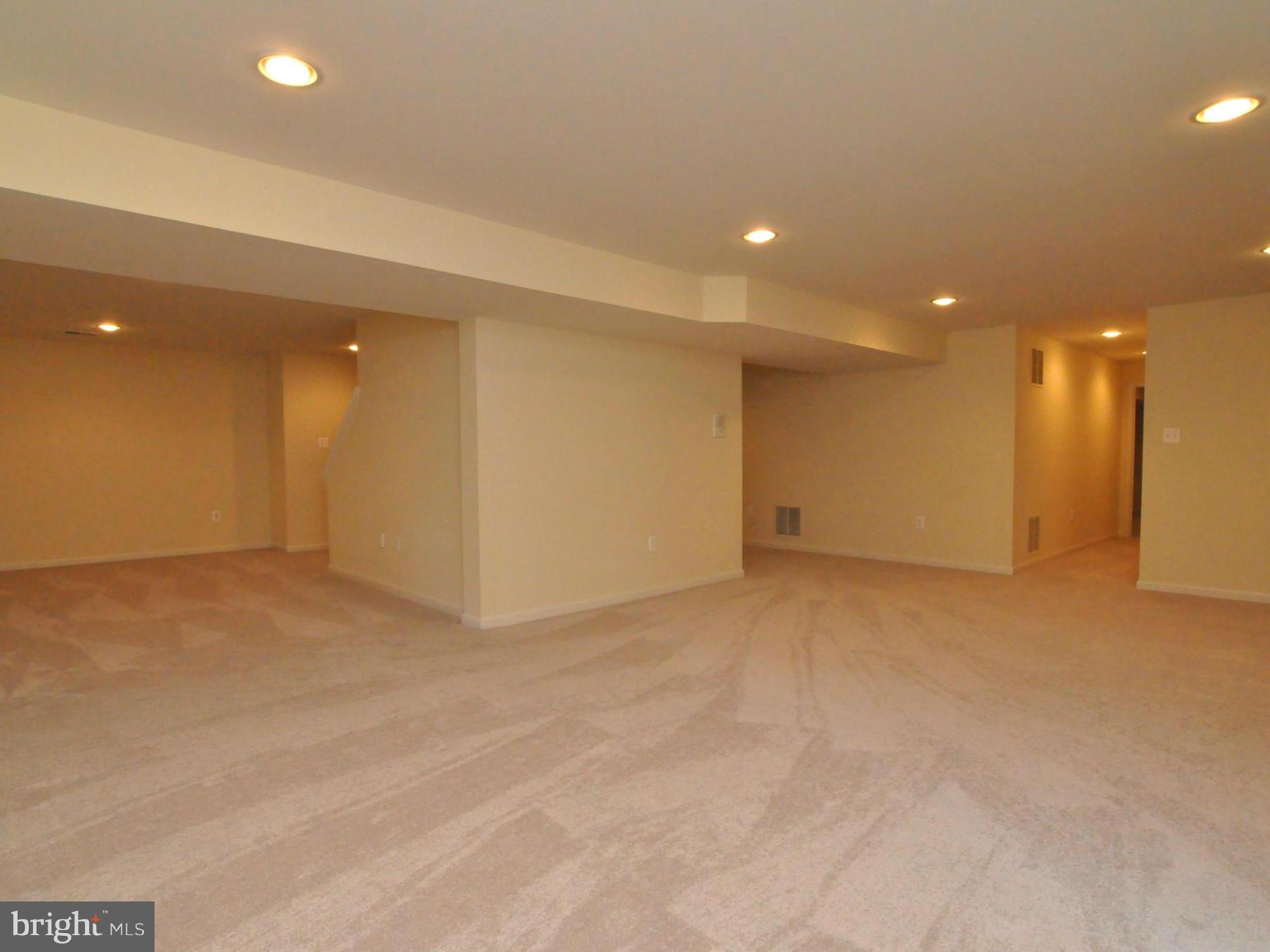 BROAD RUN OAKS - Residential