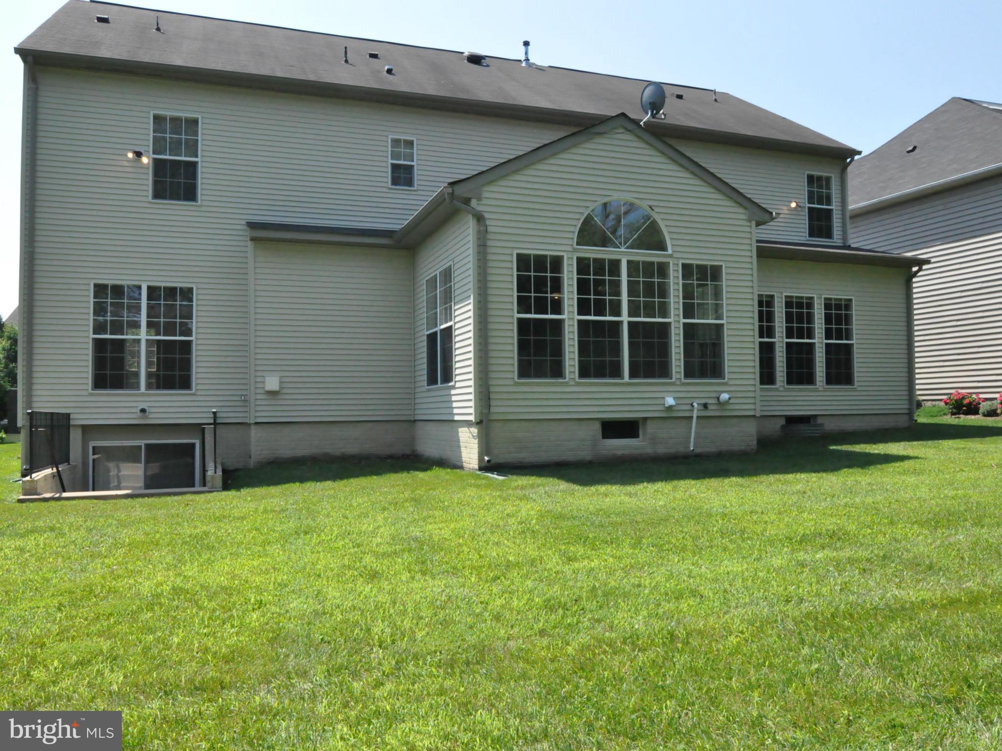 BROAD RUN OAKS - Residential