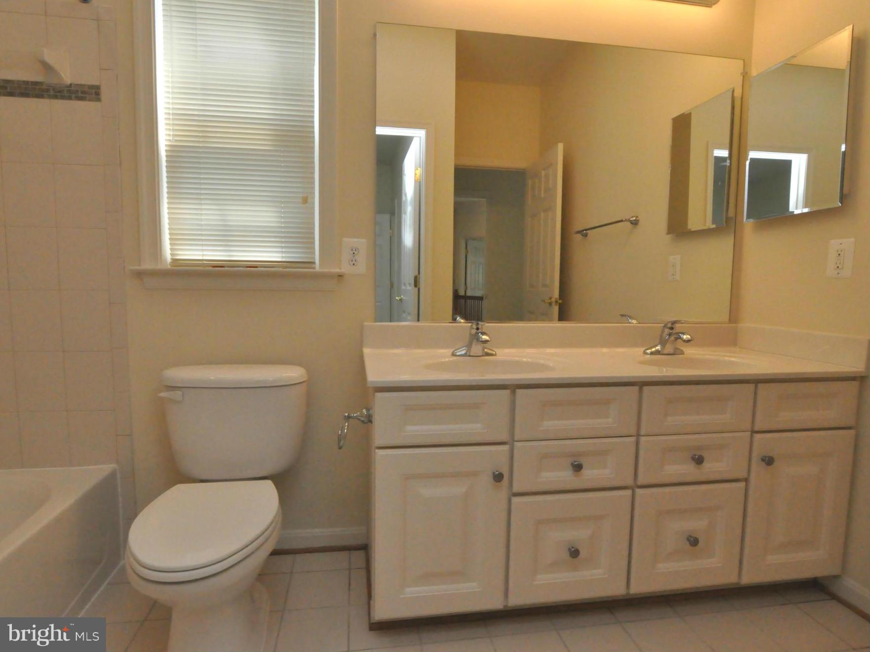 BROAD RUN OAKS - Residential