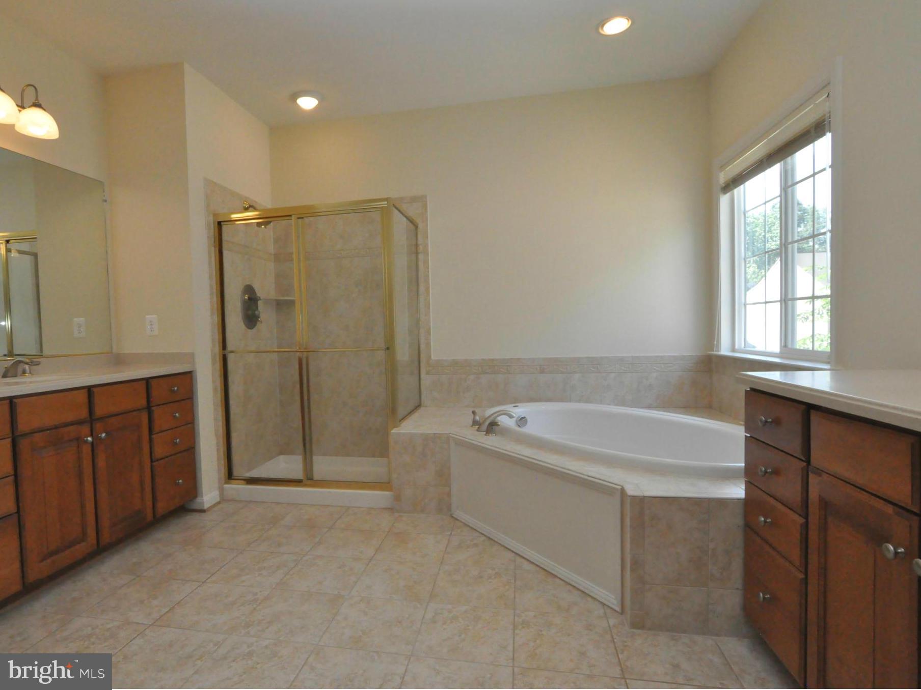 BROAD RUN OAKS - Residential