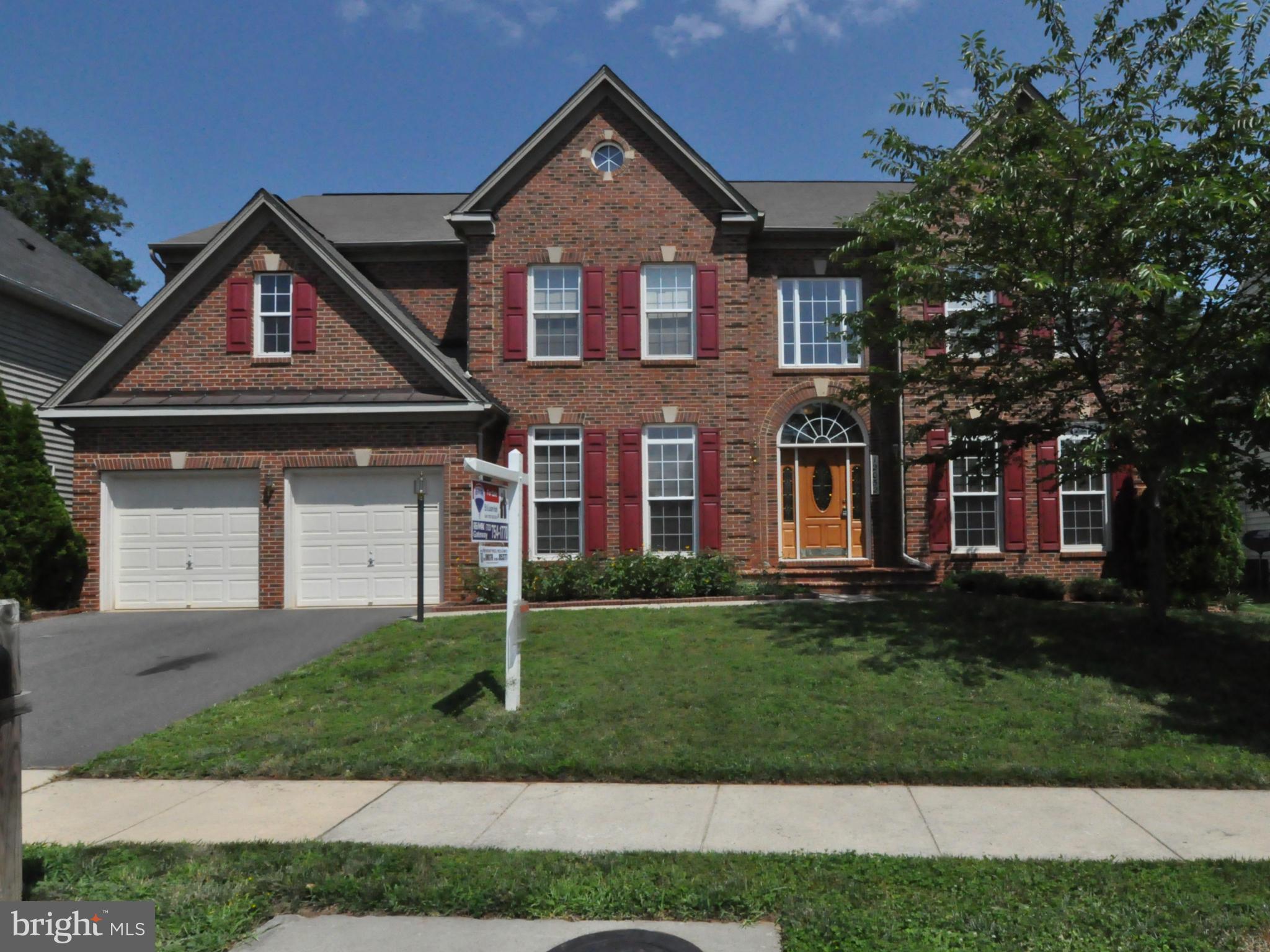 BROAD RUN OAKS - Residential