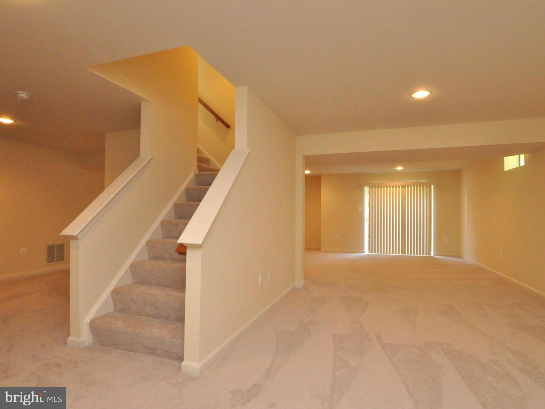 BROAD RUN OAKS - Residential