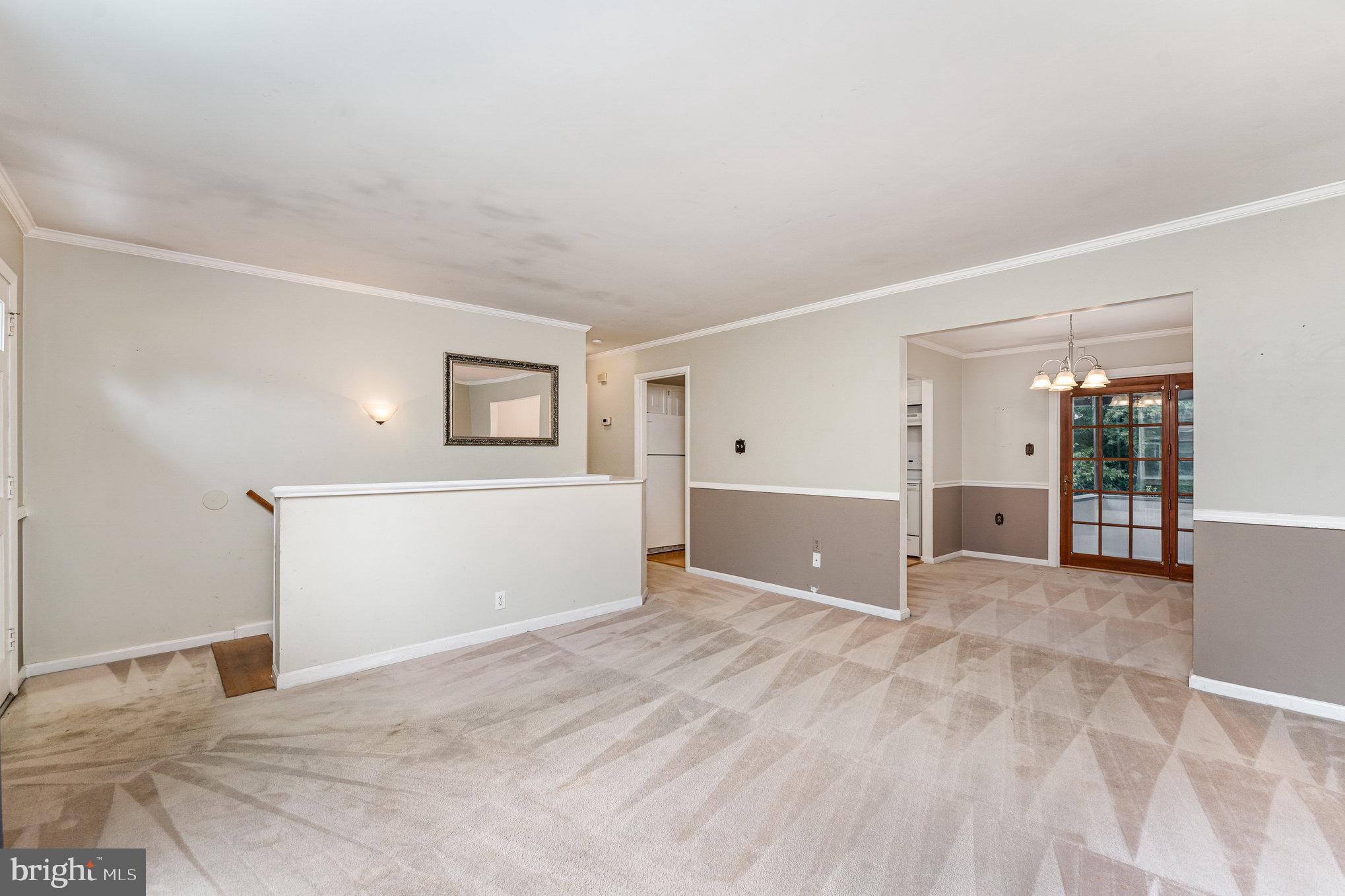 4904 LOMBARD LANE