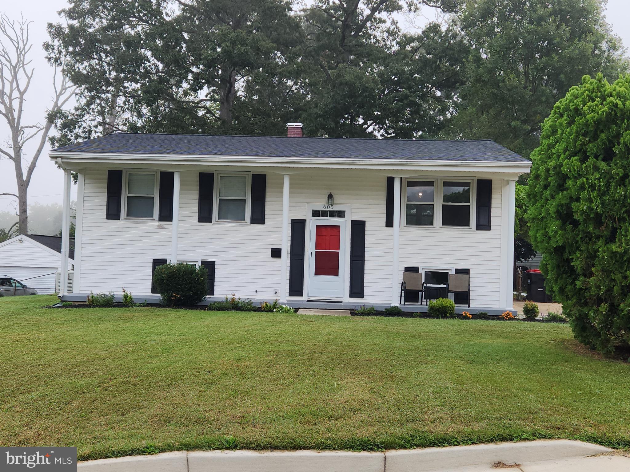 605 BANYAN COURT