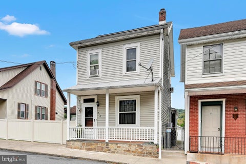 Homes For Sale - 318 W Washington Street<br/> Schuylkill County, AUBURN, PA 17922