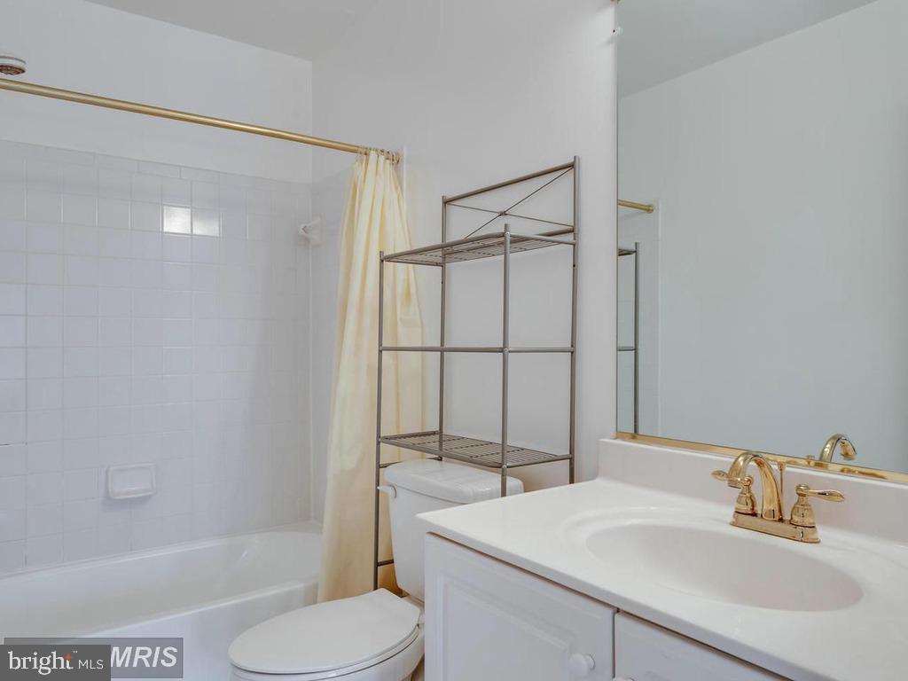 CENTRE RIDGE - Residential Lease