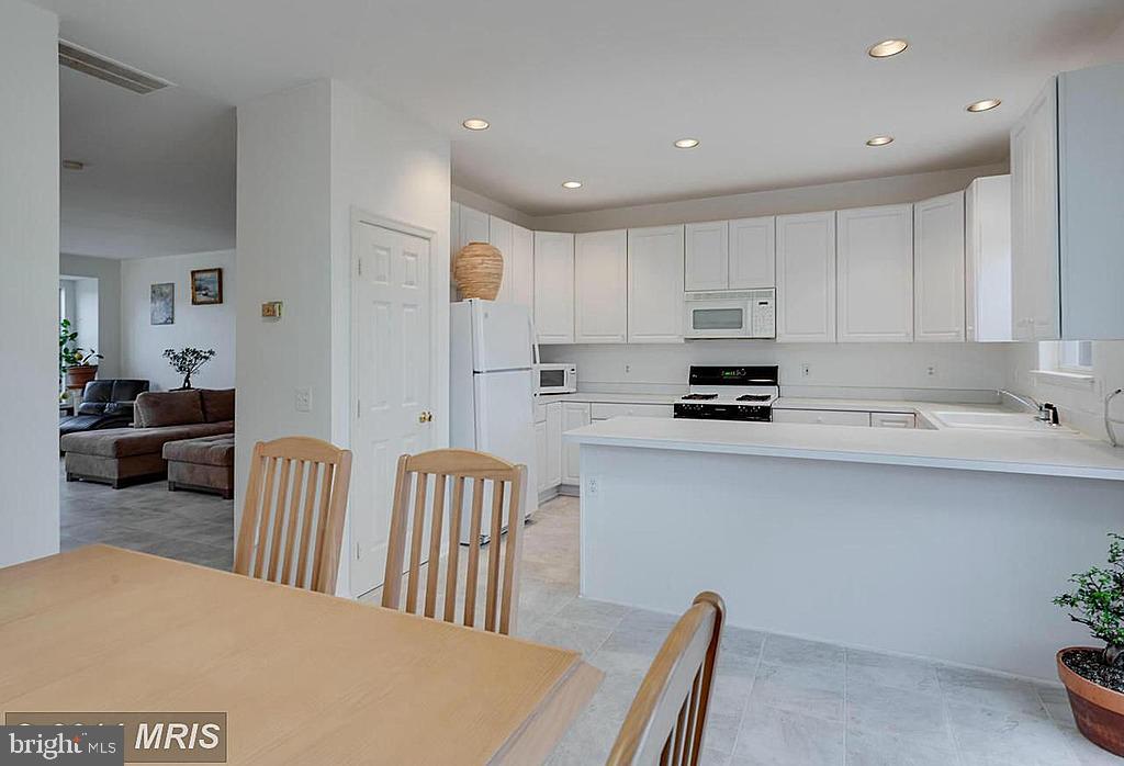 CENTRE RIDGE - Residential Lease