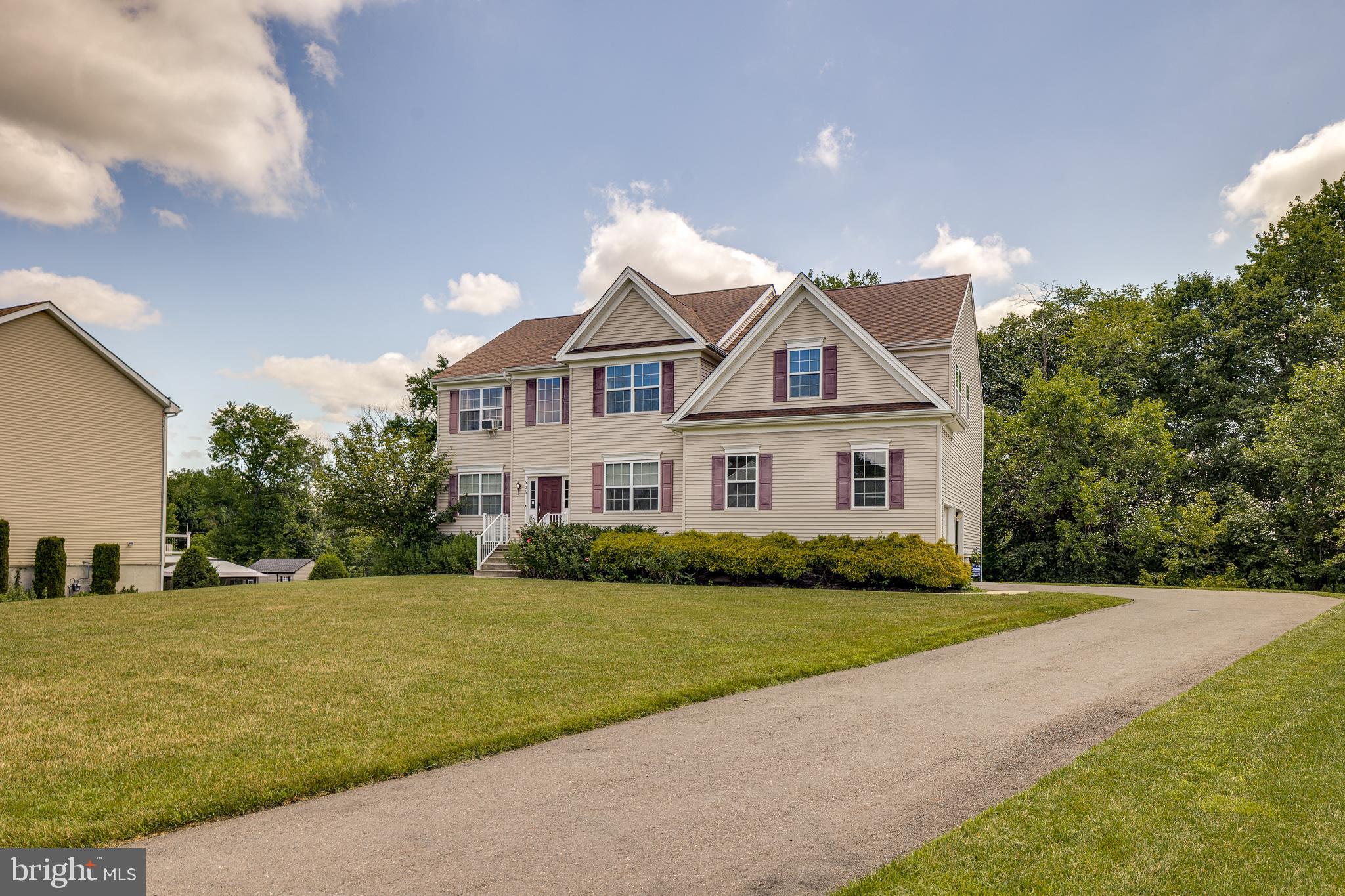 506 QUARTER MOON COURT