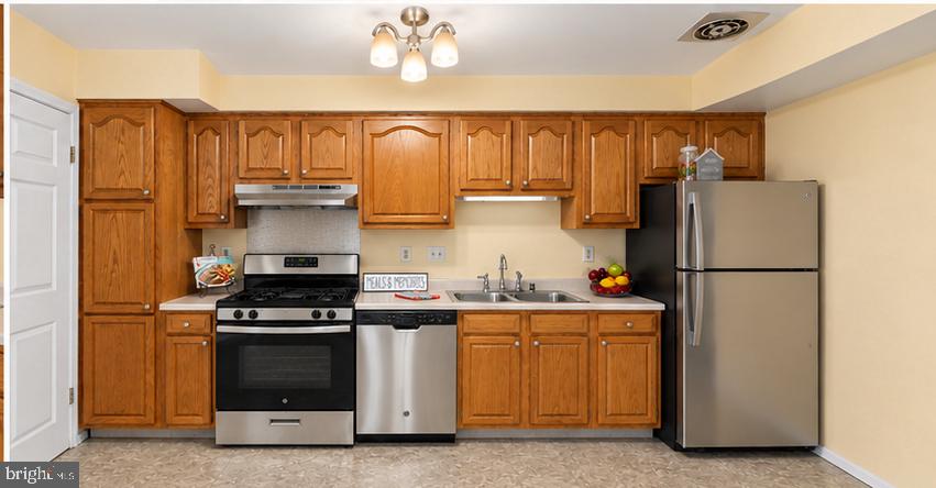2613 HALLAM COURT 2613