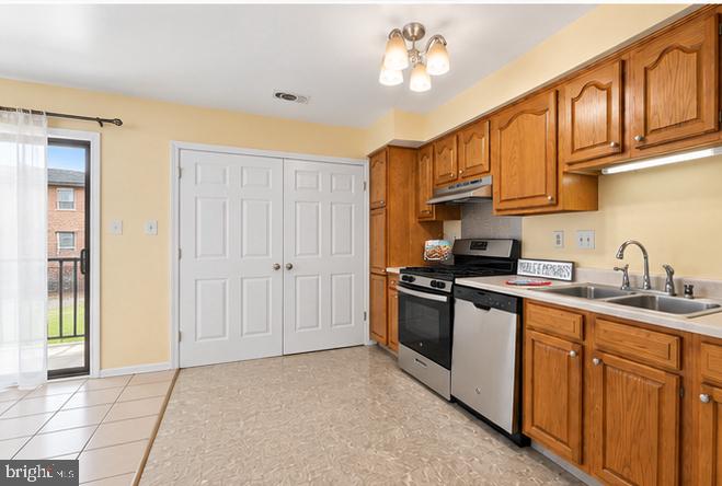 2613 HALLAM COURT 2613