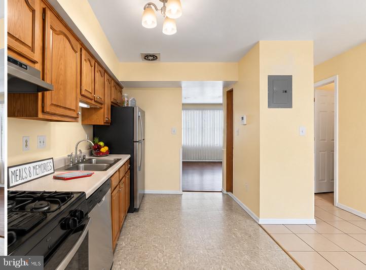 2613 HALLAM COURT 2613