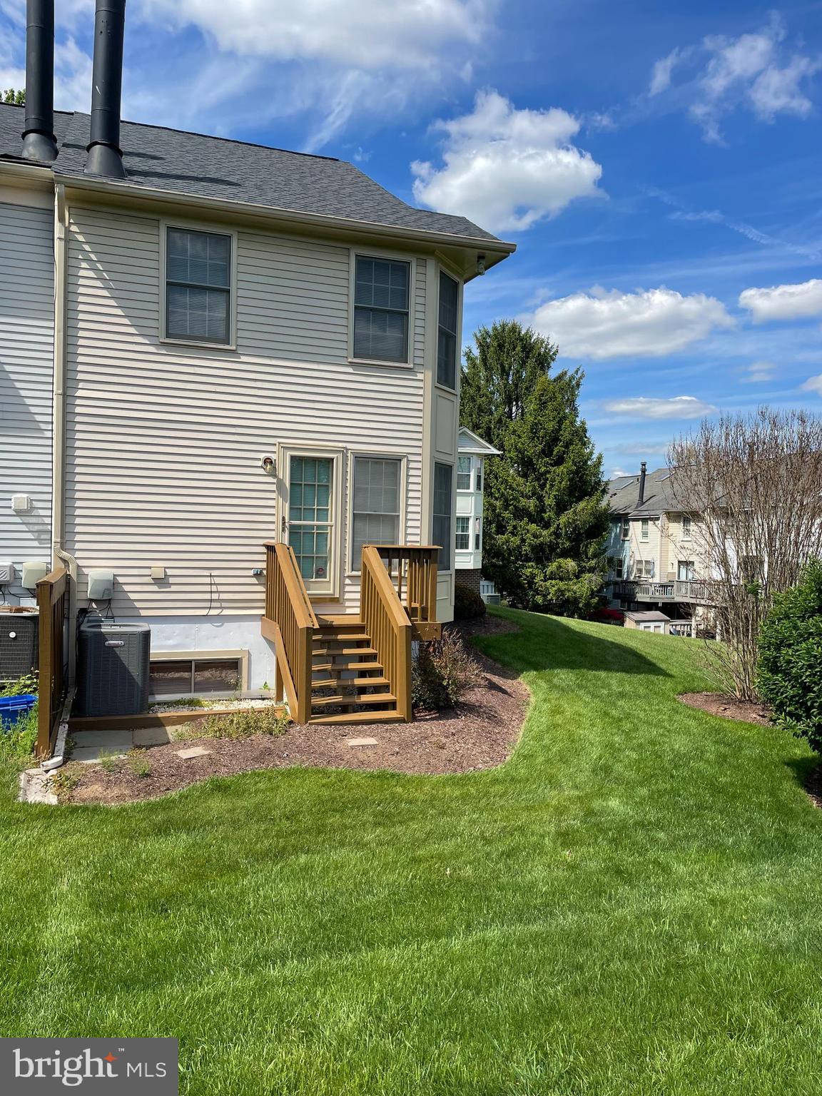 20200 RAVENSDALE COURT