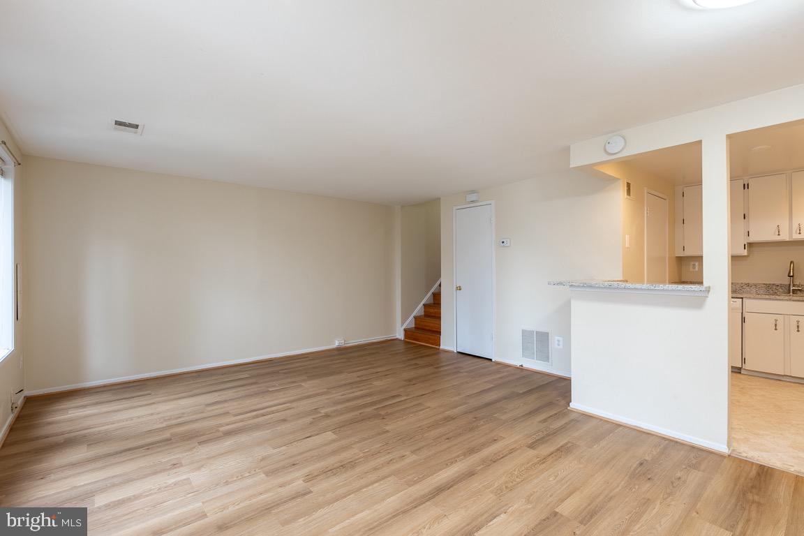 MV-NATHANS HILL - Residential Lease