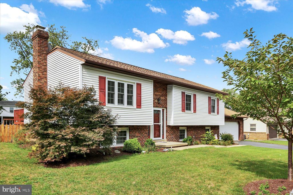 Photo of 90 MEADOW VIEW DR, LEOLA, PA 17540 (MLS # PALA2040752)