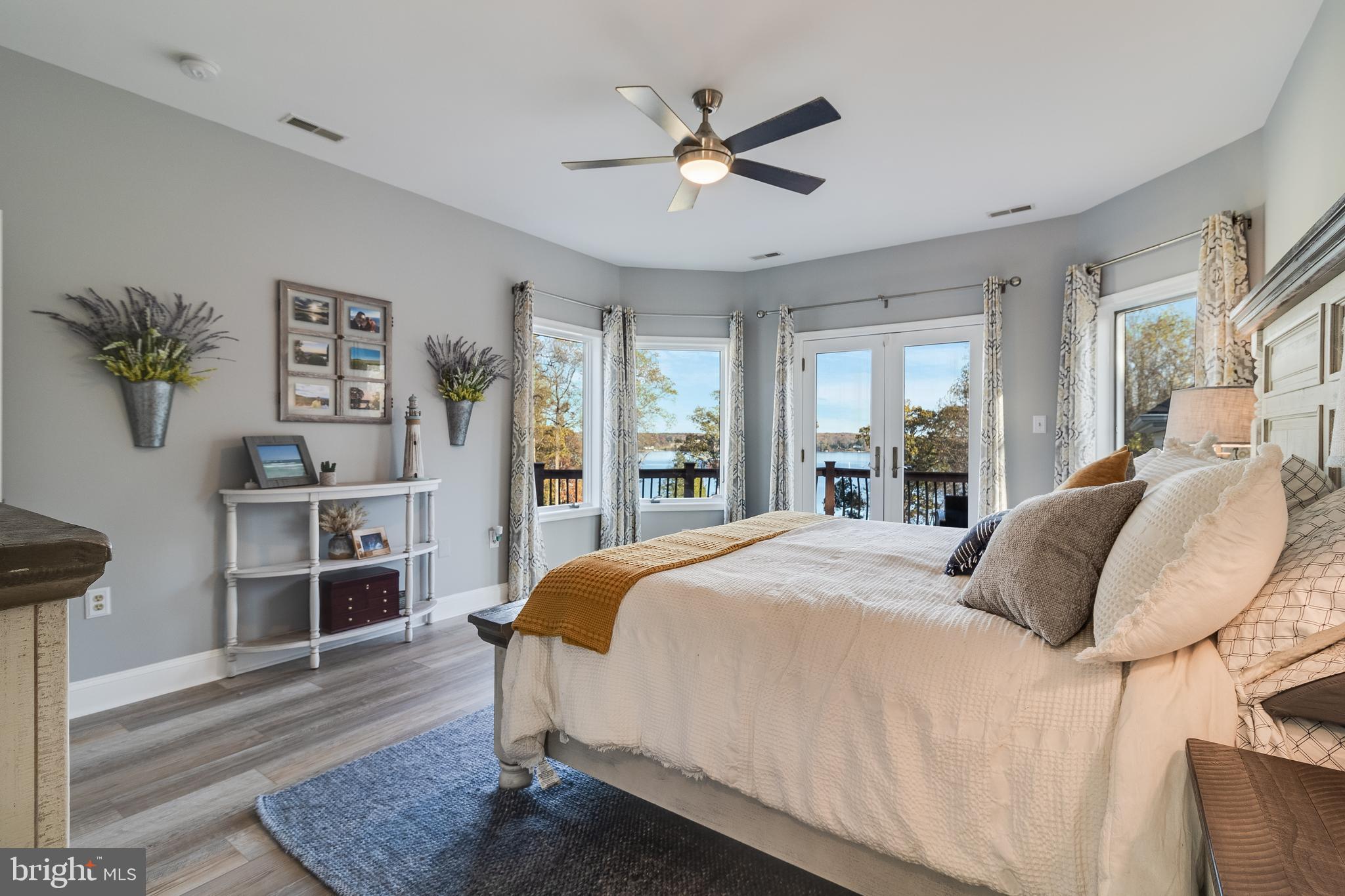 CHRISTMAS HILL - Residential