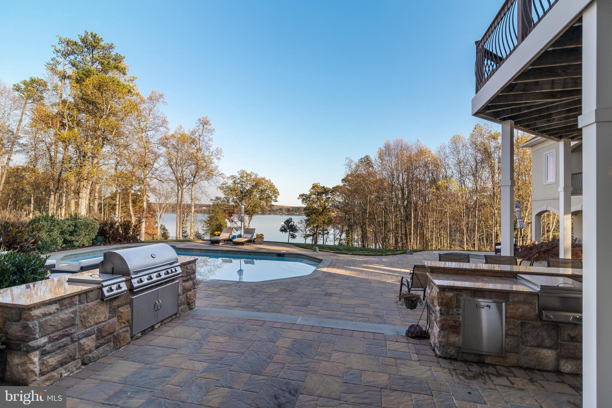 CHRISTMAS HILL - Residential