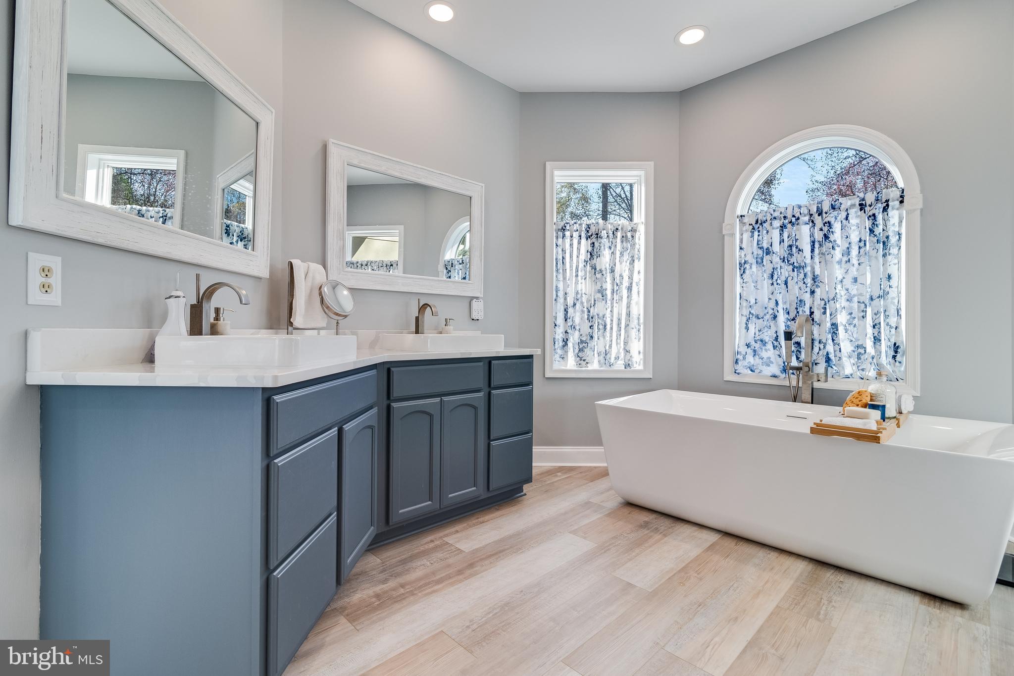 CHRISTMAS HILL - Residential