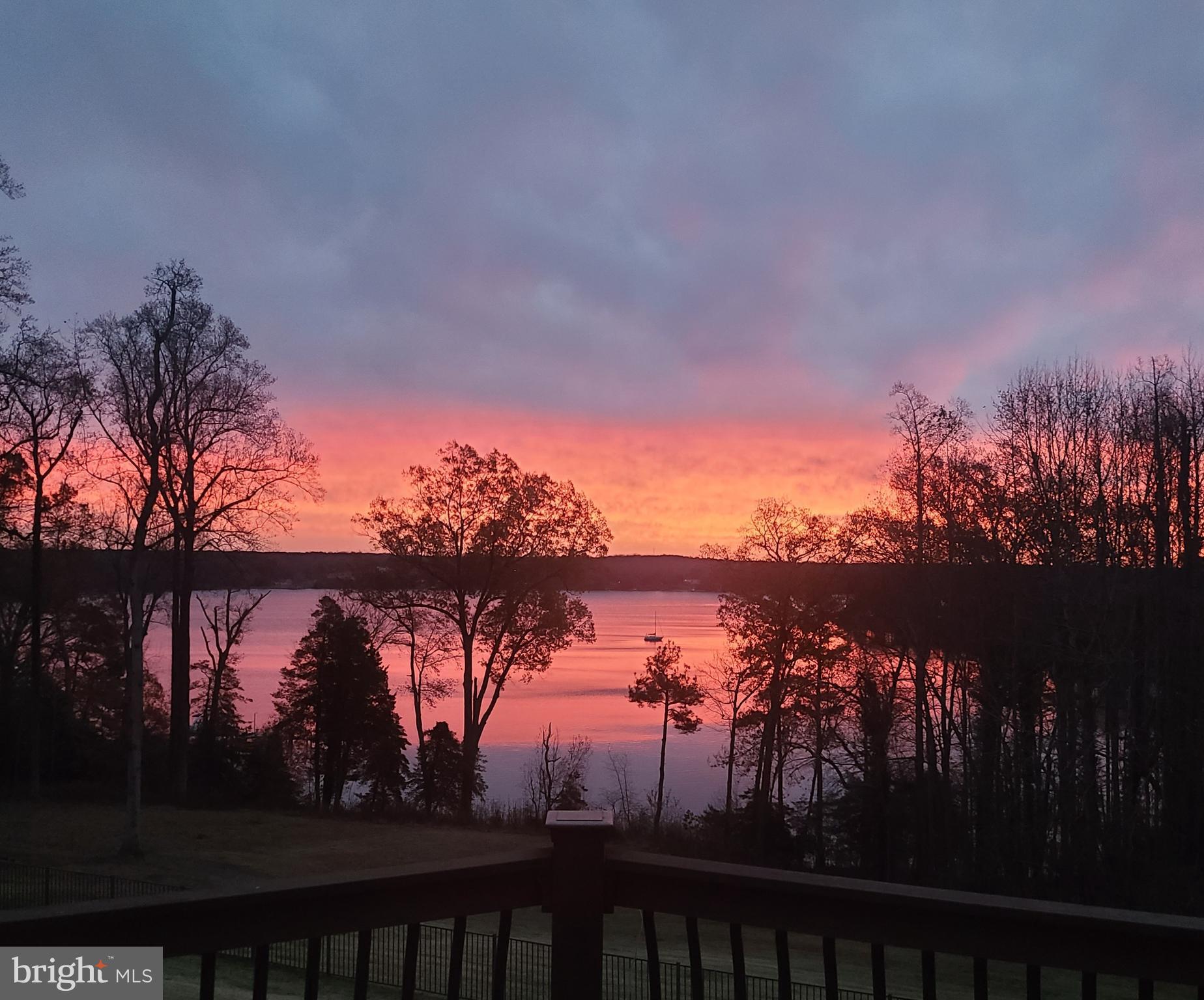 CHRISTMAS HILL - Residential