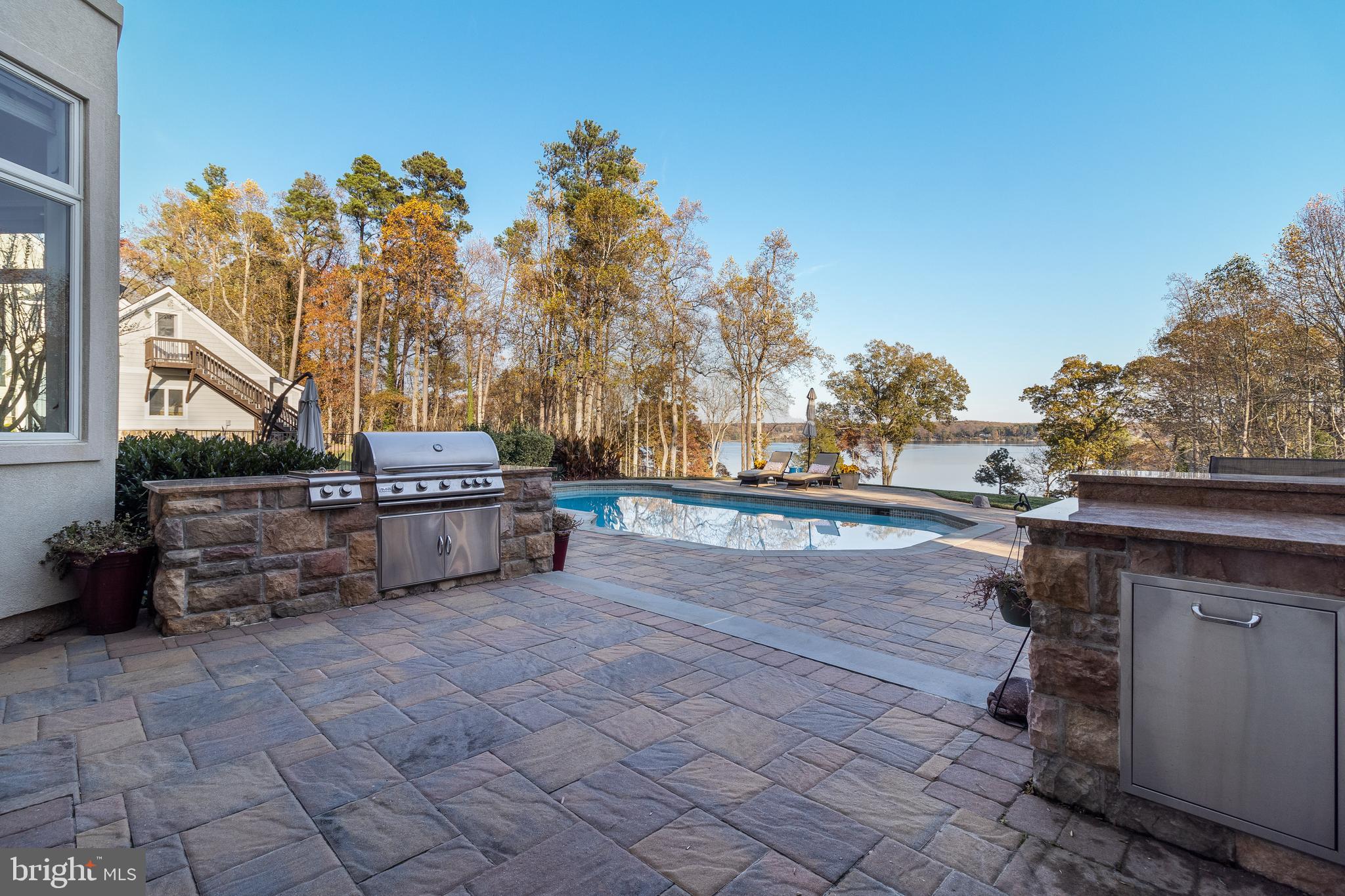 CHRISTMAS HILL - Residential