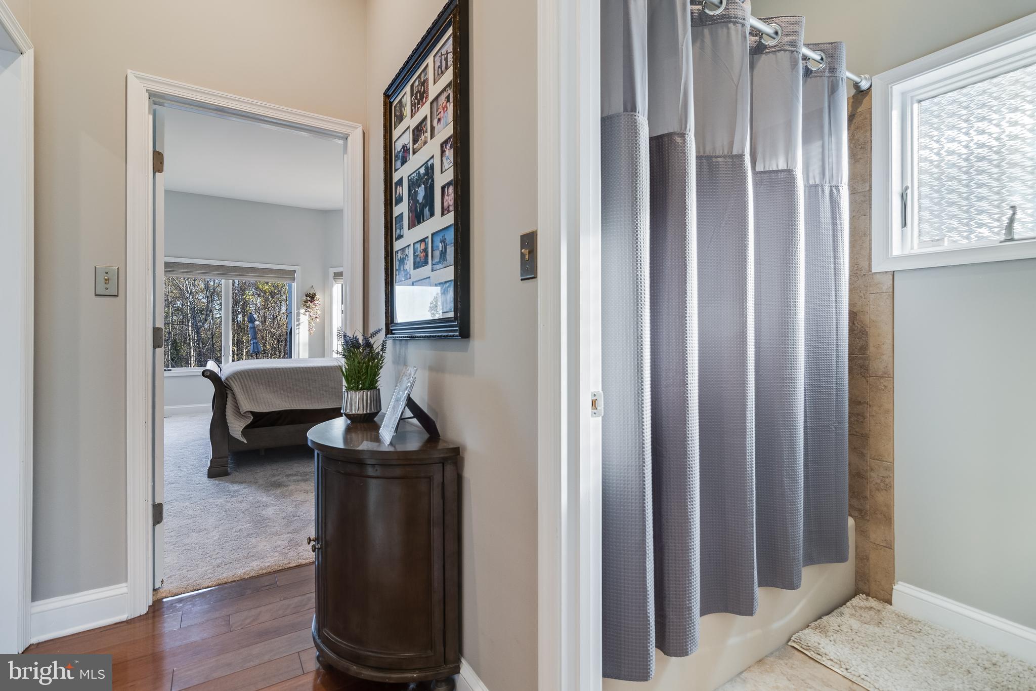 CHRISTMAS HILL - Residential