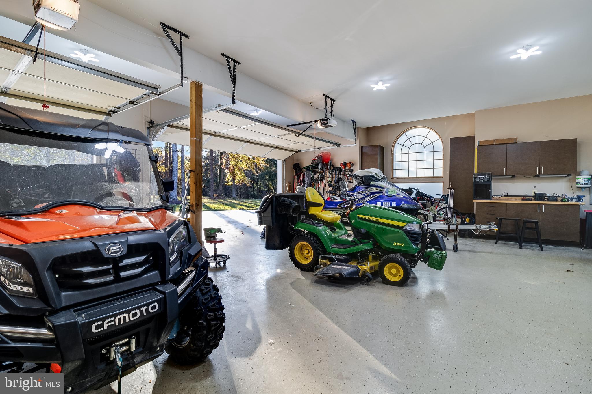 CHRISTMAS HILL - Residential