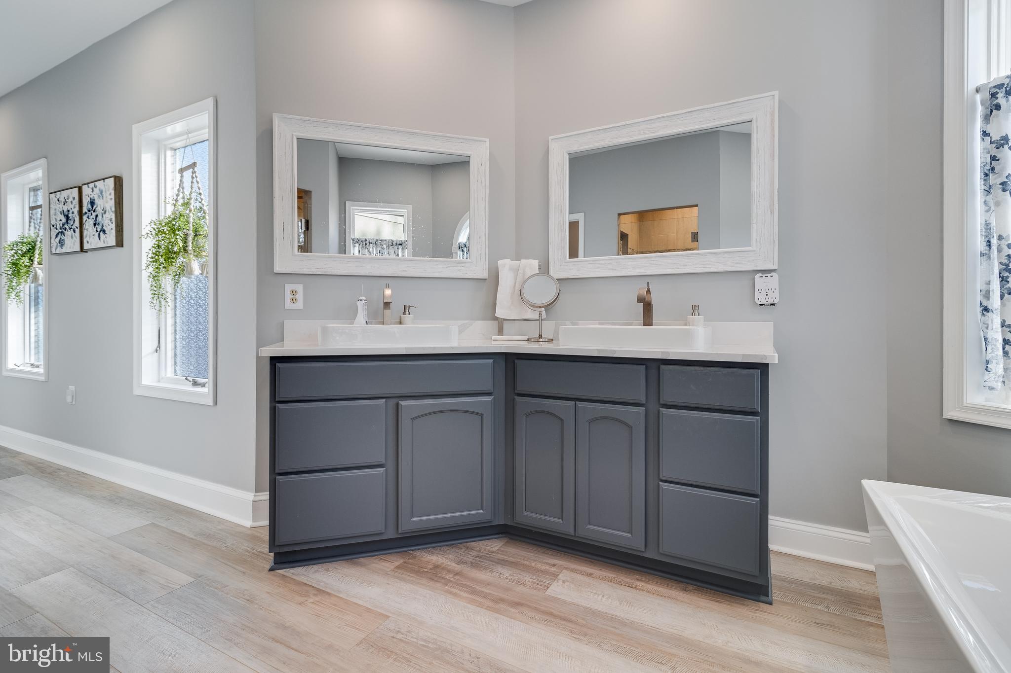 CHRISTMAS HILL - Residential