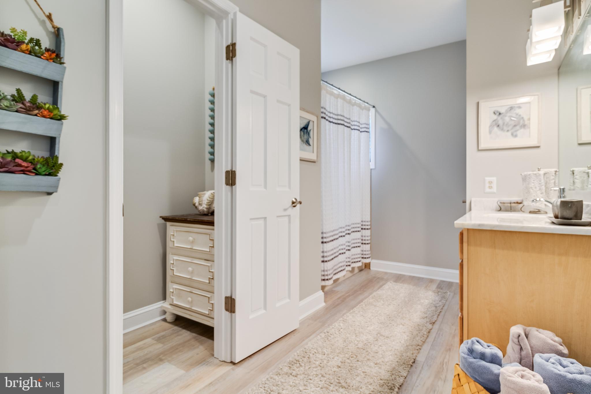 CHRISTMAS HILL - Residential