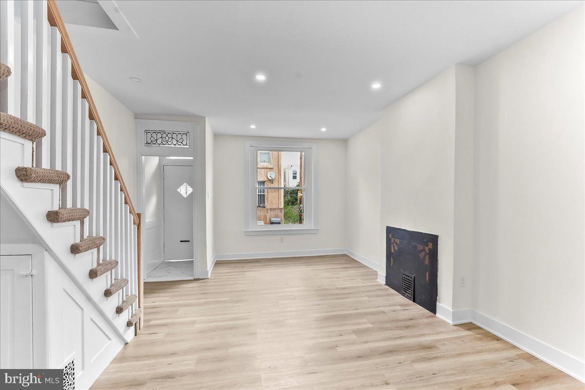 2046 W BOSTON STREET