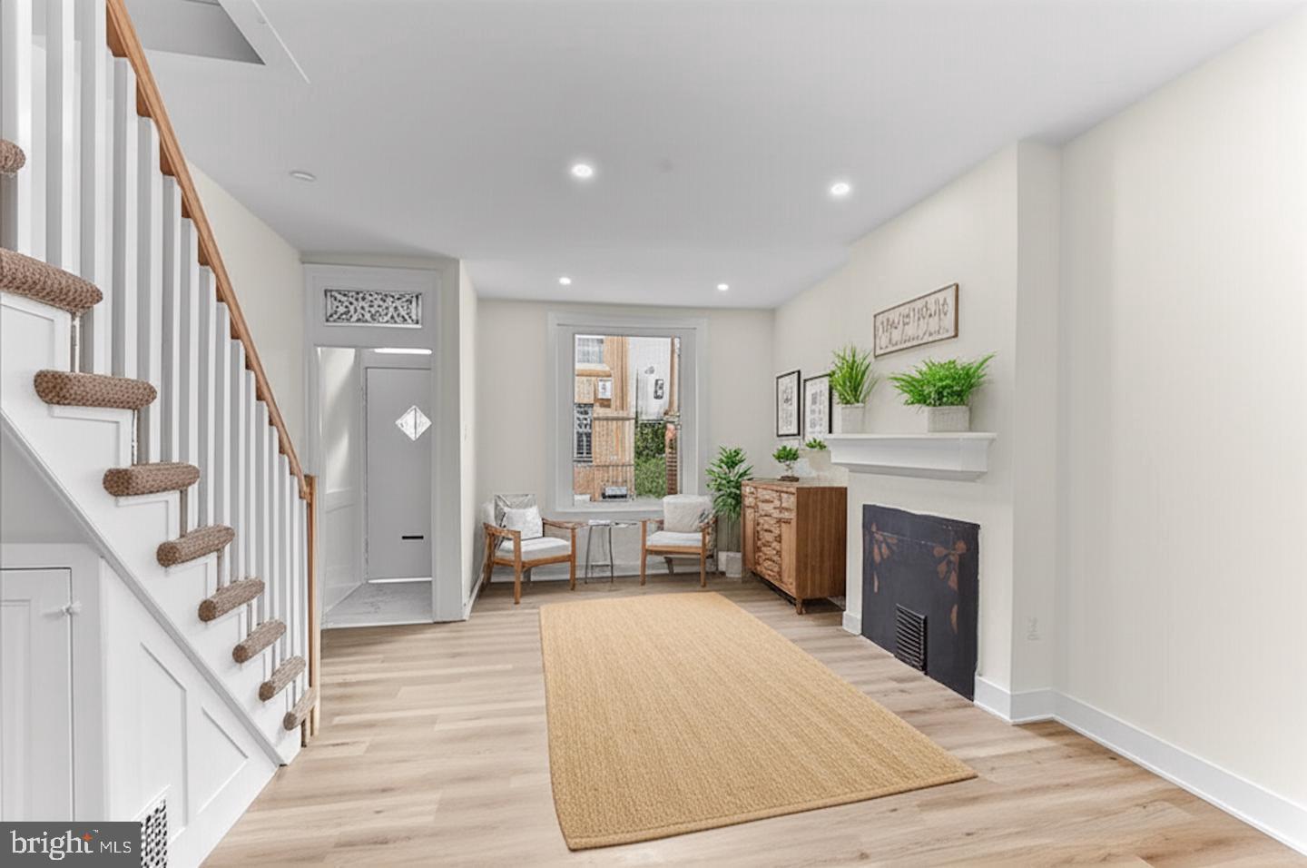 2046 W BOSTON STREET