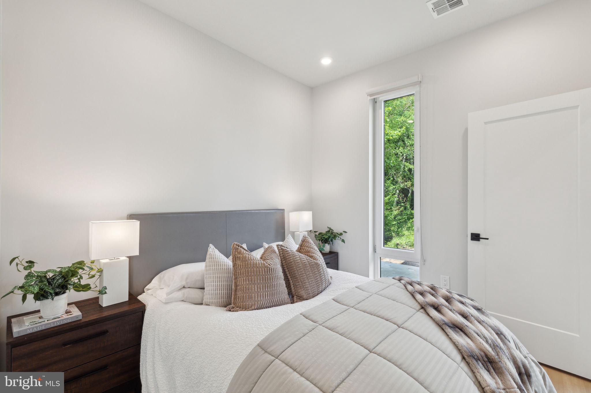 ROXBOROUGH - Residential Lease