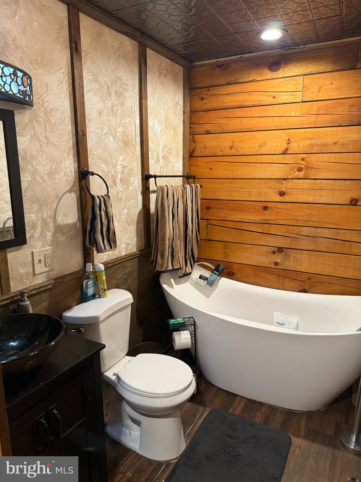 199 LAKEVIEW DRIVE W